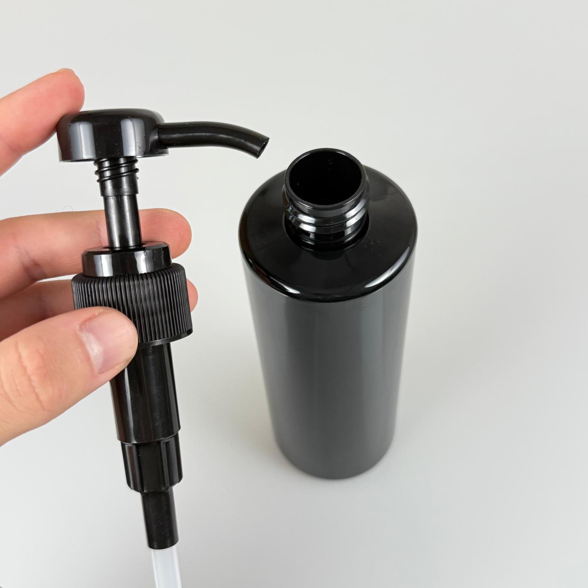 400 CC PET SİYAH SİLİNDİR MODEL ŞİŞE - SİYAH DOZAJ POMPALI (HER BASMADA 4 CC SIVI ATAR) - 400 ML POMPALI ŞİŞE - ŞURUP, ŞAMPUAN, KREM GİBİ YOĞUN KIVAMLI SIVILARDA KULLANILIR