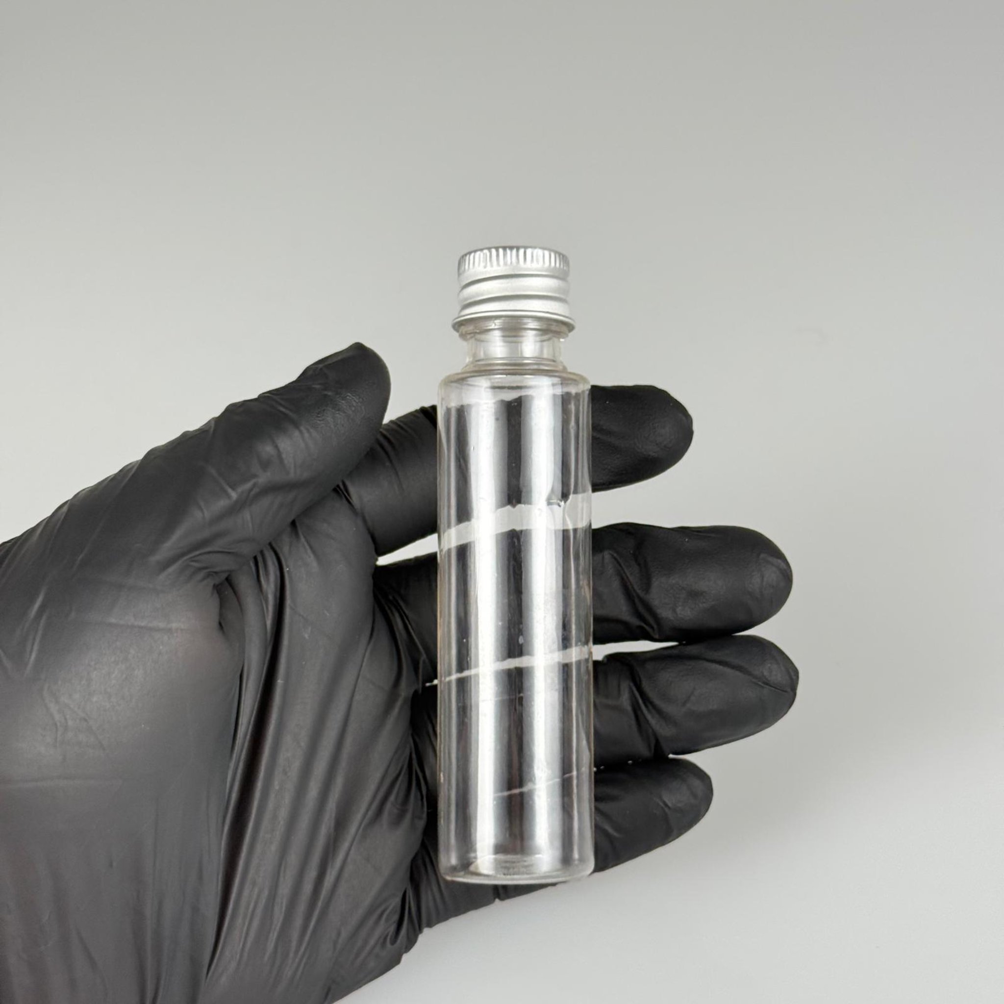 35 CC PET ŞİŞE - KÖPÜK CONTALI GÜMÜŞ ALÜMİNYUM METAL KAPAKLI + DAMLALIKLI KOLONYA TIPALI TAKIM - 35 ML ŞEFFAF PET ŞİŞE