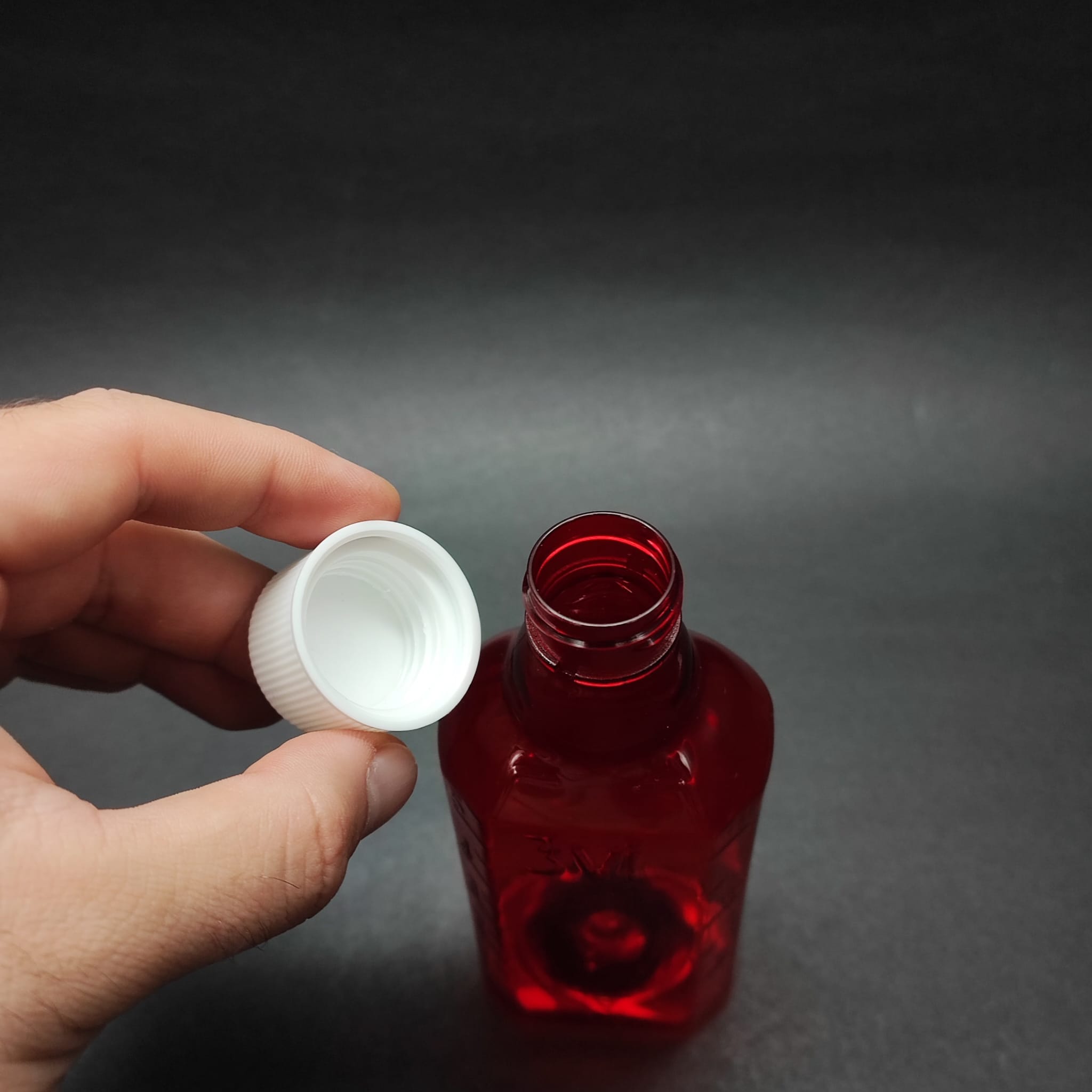 150 CC ÖLÇEKLİ PET ŞİŞE - BEYAZ ÇOCUK KİLİTLİ KAPAKLI - 150 ML VE OZ ÖLÇÜLÜ KIRMIZI PET ŞİŞE