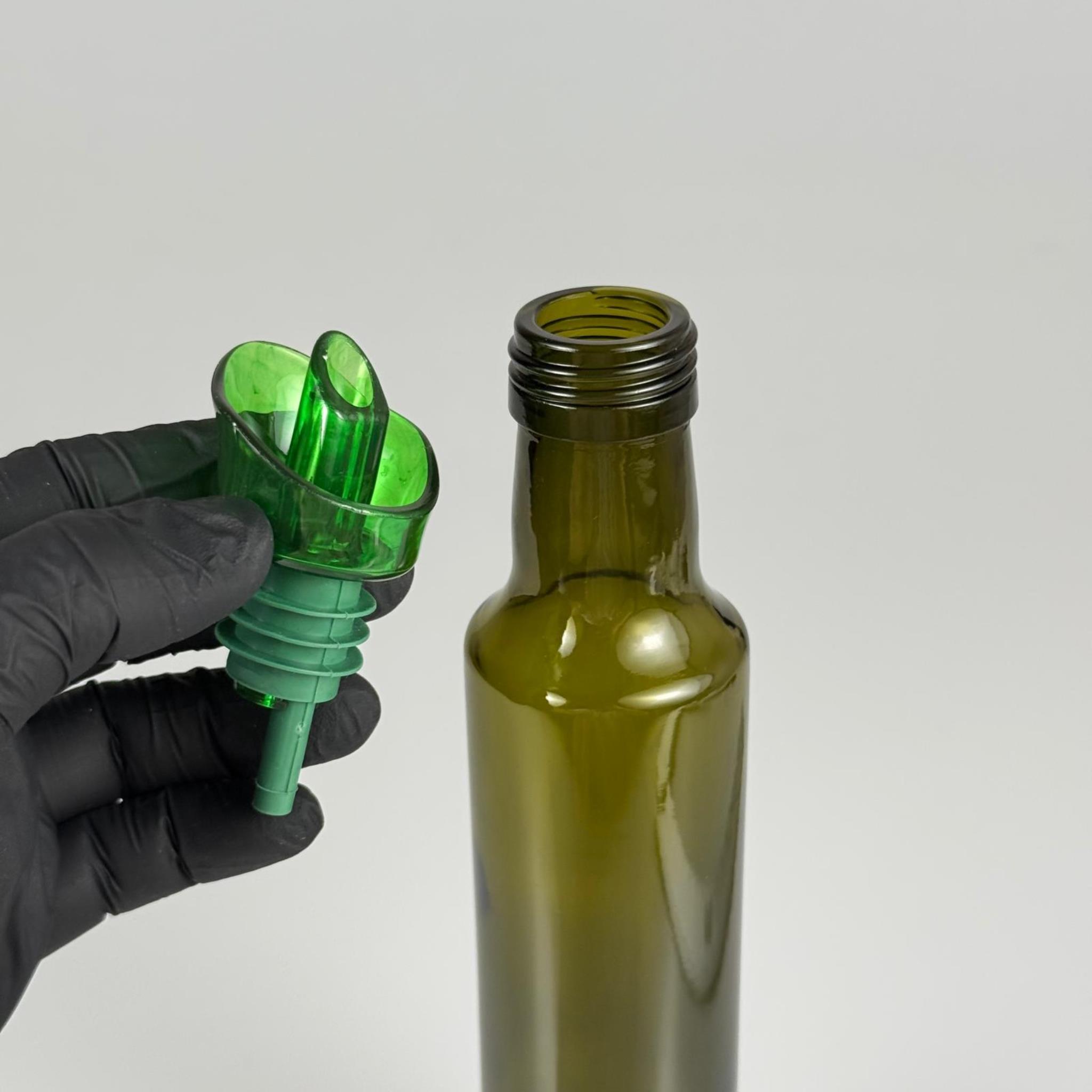 Akıtmaz Kapaklı Şık Cam Yağlık – Zeytinyağı ve Sirke İçin - Restoran Tipi 250 ML Yeşil Dorika Silindir Yağdanlık Açık Yeşil Akıtıcı Başlıklı