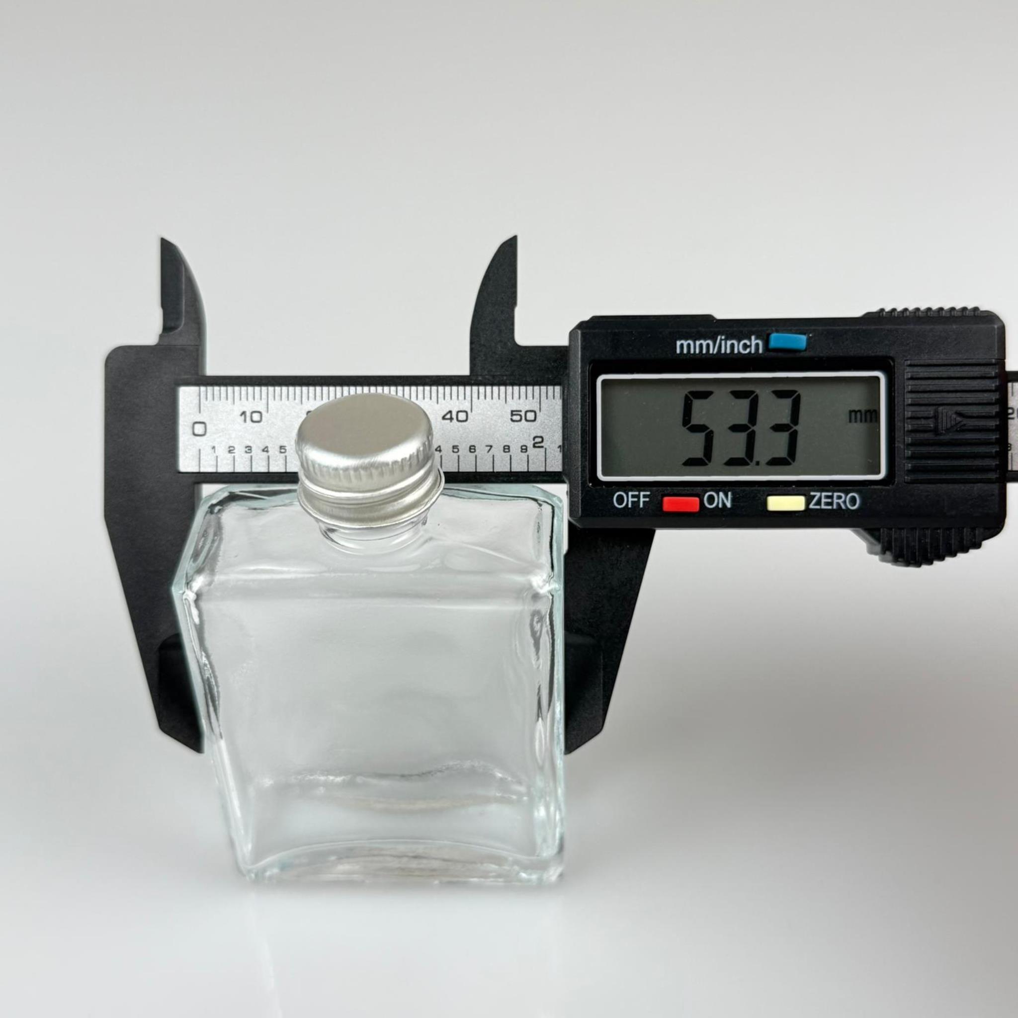 40 CC YASSI DİKDÖRTGEN KÖŞELİ KISA CAM ŞİŞE - GÜMÜŞ METAL KAPAKLI KOLONYA TIPALI - 40 ML PRESTİJLİ ŞİŞE