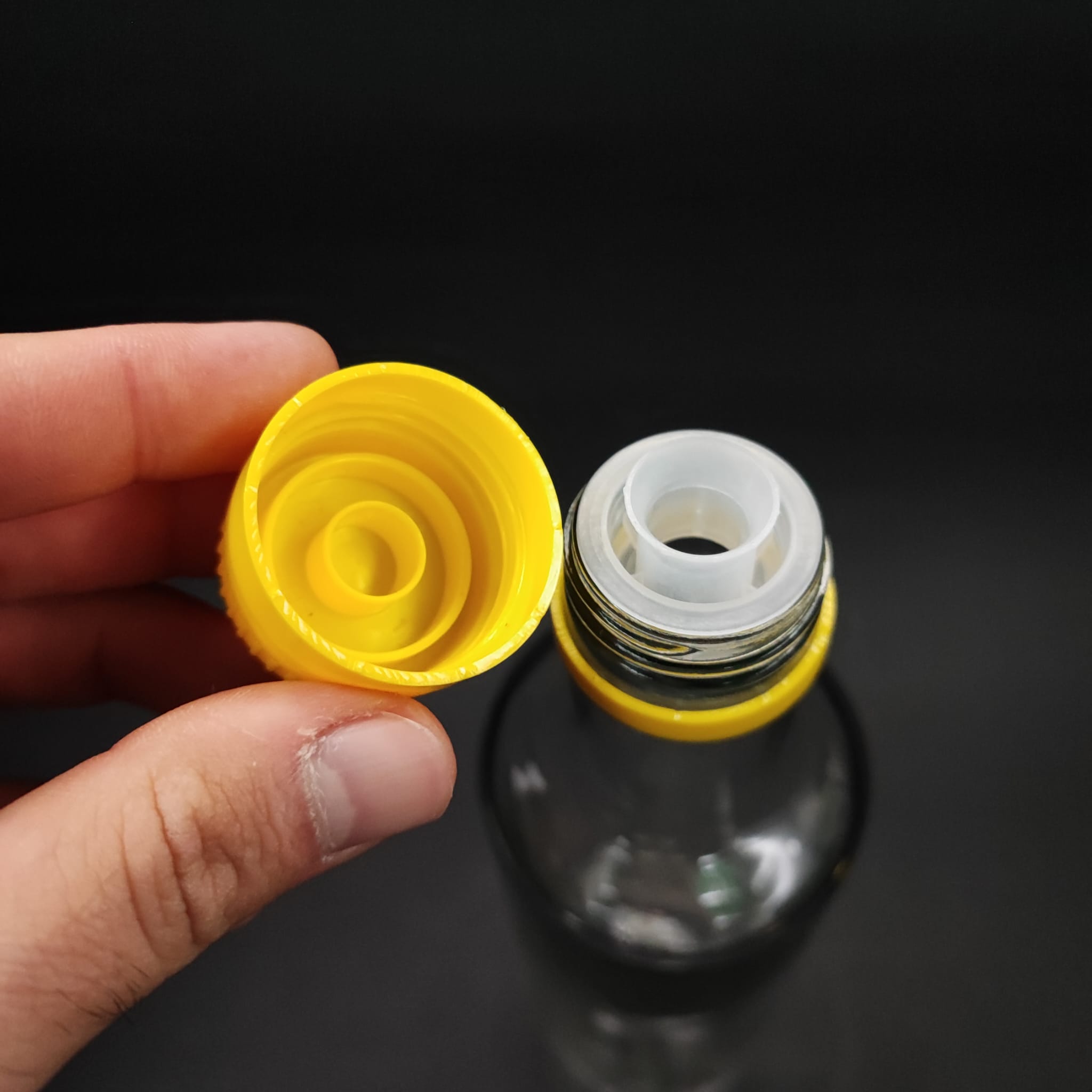 500 CC DORİKA ŞEFFAF CAM ŞİŞE - KİLİTLİ SARI AKITICILI DROP - STOP KAPAKLI - 0,5 LİTRE DORİCA YAĞ ŞİŞESİ - SİRKE ŞİŞESİ - ZEYTİNYAĞ İÇİN BOŞ CAM ŞİŞE
