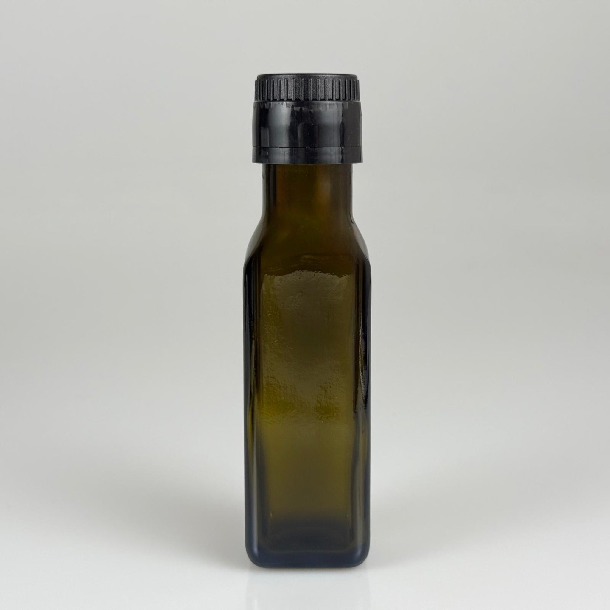 100 CC MARASKA CAM ŞİŞE KOYU YEŞİL (31 MM AĞIZ) - AKITICILI SİYAH KİLİTLİ KAPAKLI - 100 ML KÖŞELİ KARE MARASCA YAĞ VE SOS ŞİŞELERİ