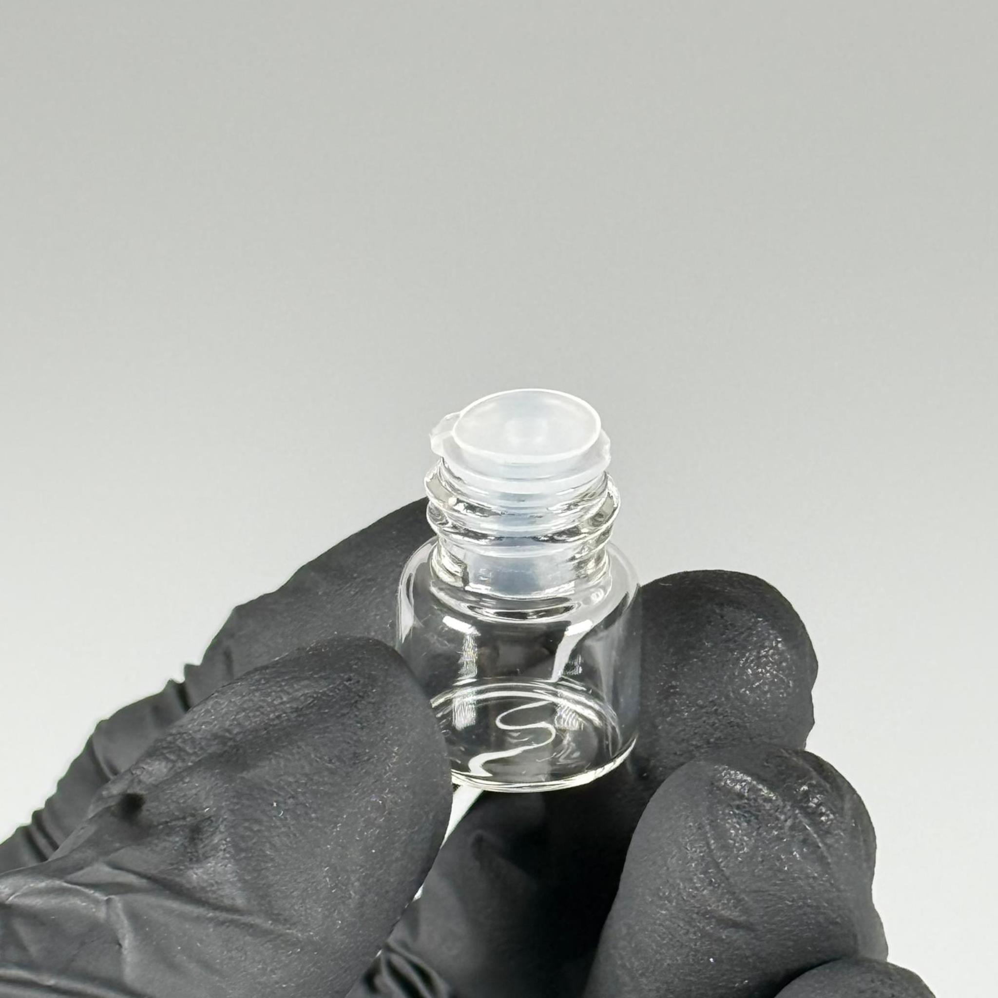 1 CC ŞEFFAF İNCE CAM ŞİŞE - SİYAH KAPAKLI + İÇTEN DAMLALIKLI - 1 ML CAM ŞİŞE