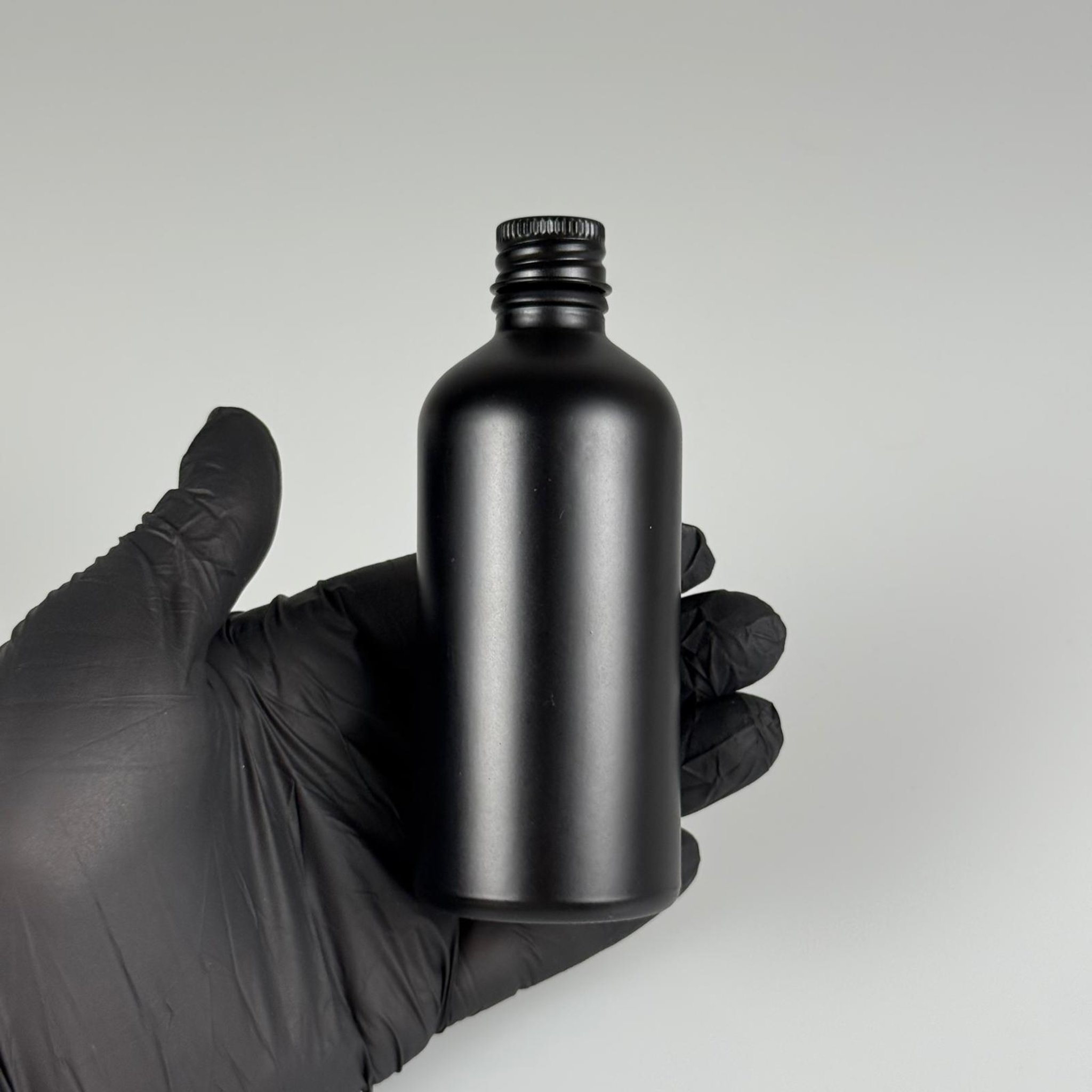 100 CC MAT SİYAH CAM ŞİŞE + KÖPÜK CONTALI SİYAH ALÜMİNYUM METAL KAPAKLI TAKIM - 100 ML MAT SİYAH CAM ŞİŞE