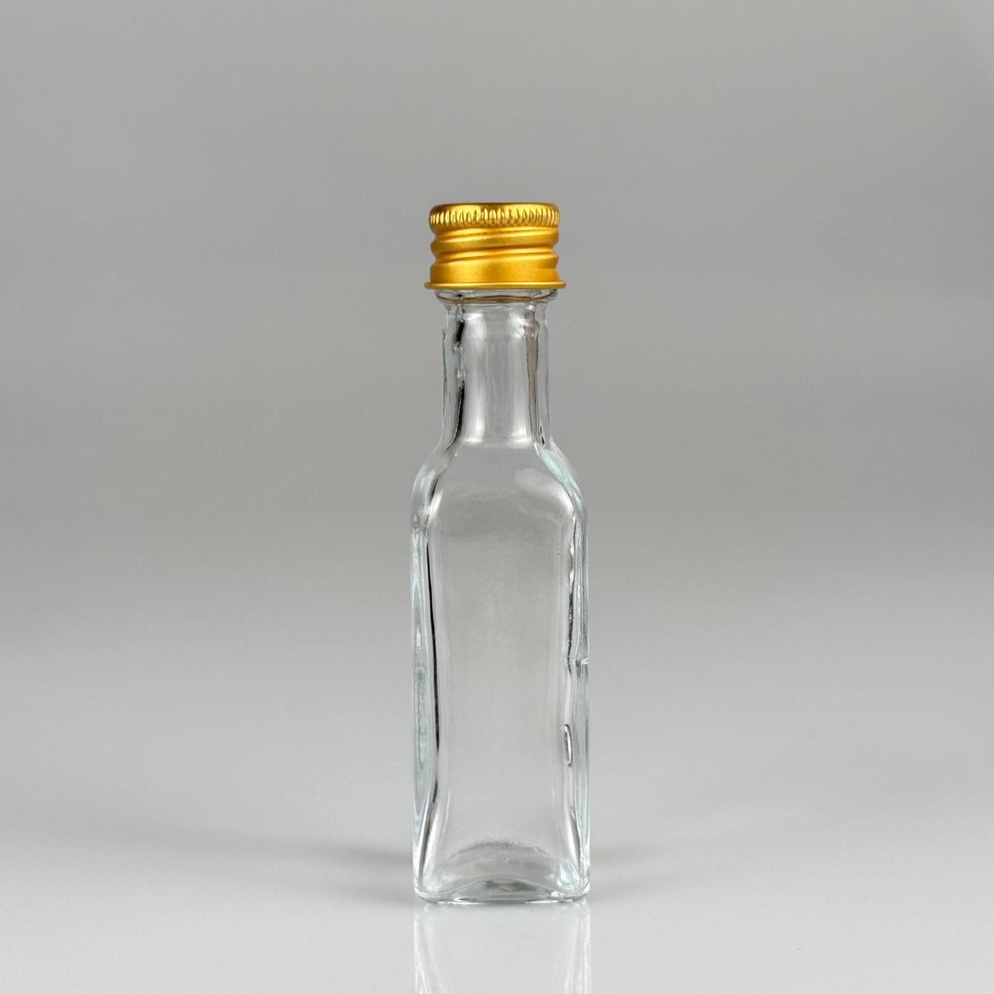 20 CC MARASKA KÖŞELİ KARE CAM ŞİŞE + GOLD ALÜMİNYUM METAL KAPAKLI TAKIM - 20 ML ŞEFFAF CAM ŞİŞE
