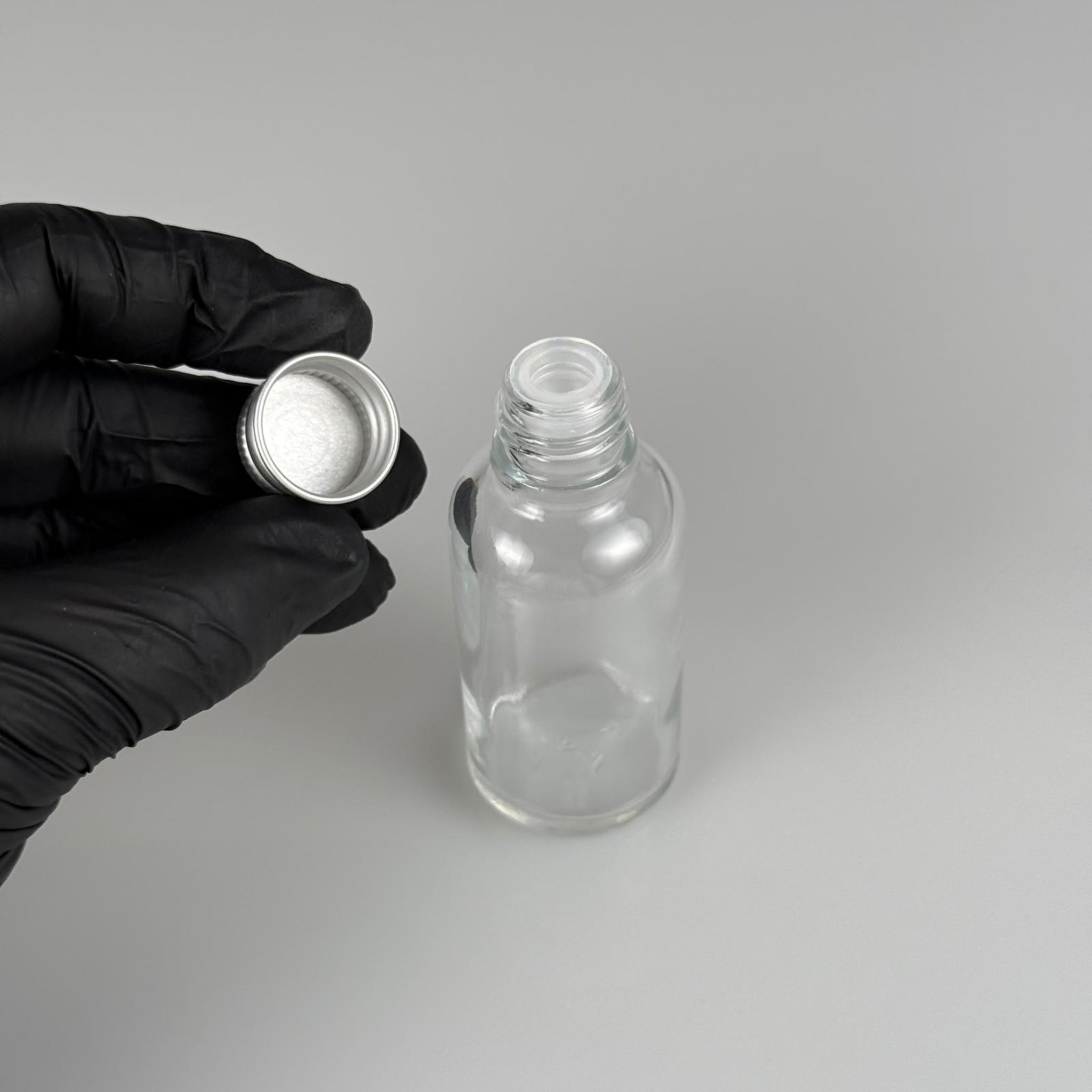 30 CC ŞEFFAF CAM ŞİŞE + KÖPÜK CONTALI GÜMÜŞ ALÜMİNYUM METAL KAPAKL + KÖR  TIPALII TAKIM - 30 ML ŞEFFAF CAM ŞİŞE