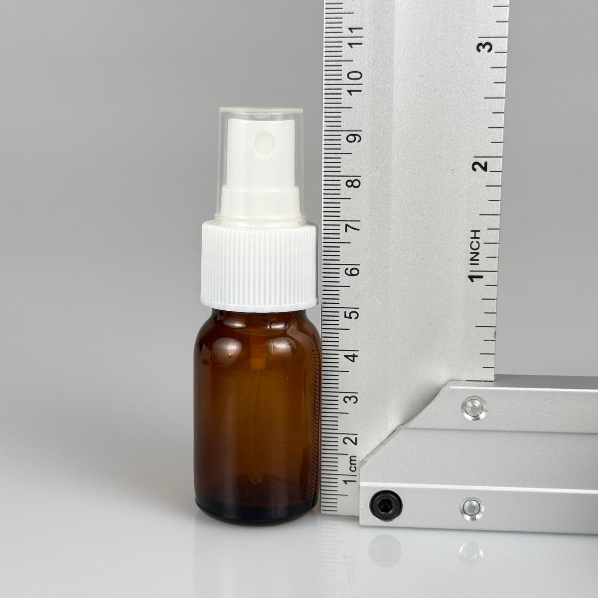 20 ML AMBER SPREYLİ CAM ŞİŞE - 20 CC KAHVERENGİ CAM ŞİŞE + 25 MM BEYAZ SPREY FISFIS TAKIM
