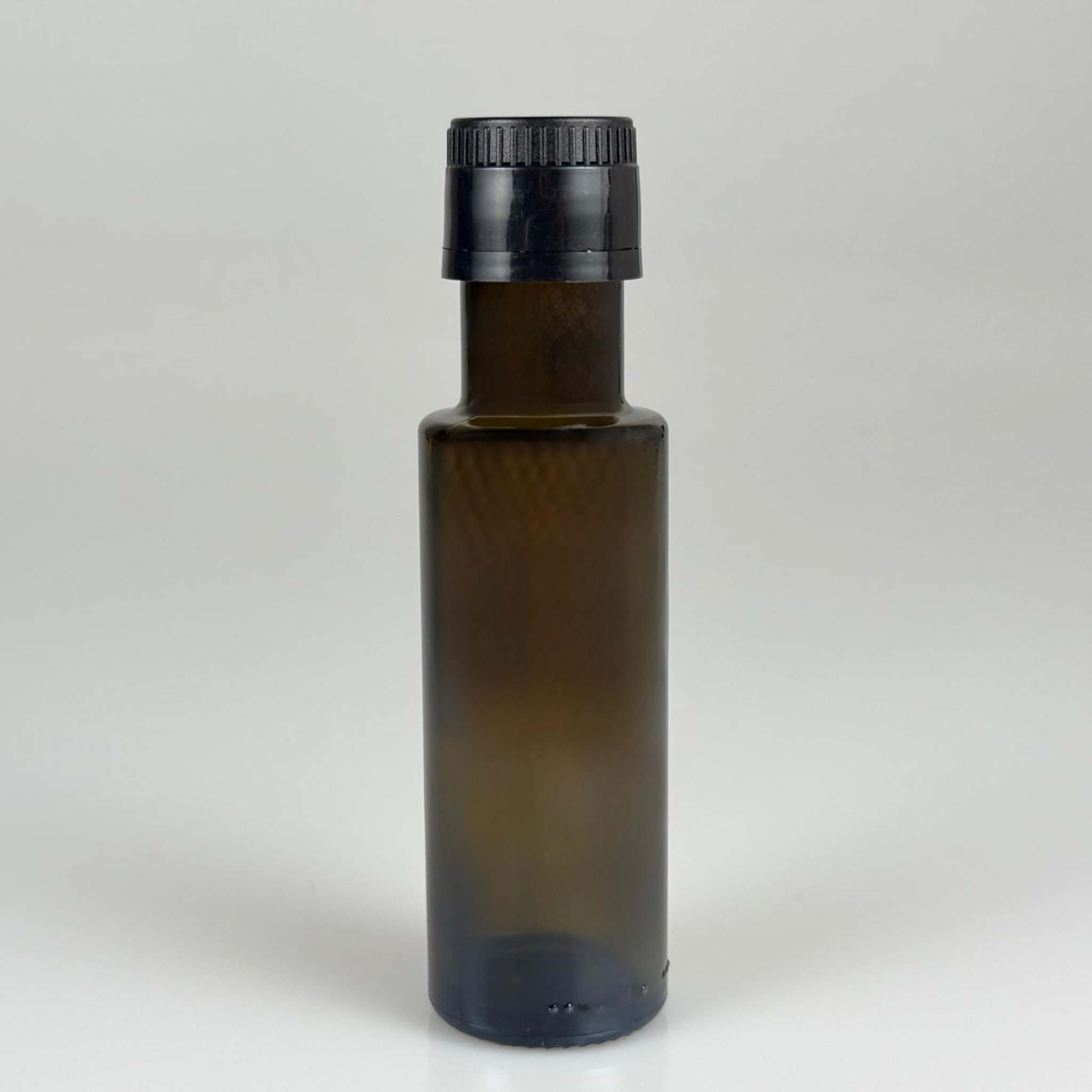 100 CC DORİKA CAM ŞİŞE KOYU YEŞİL (31 MM AĞIZ) - AKITICILI SİYAH KİLİTLİ KAPAKLI - 100 ML SİLİNDİR DORİCA YAĞ VE SOS ŞİŞELERİ