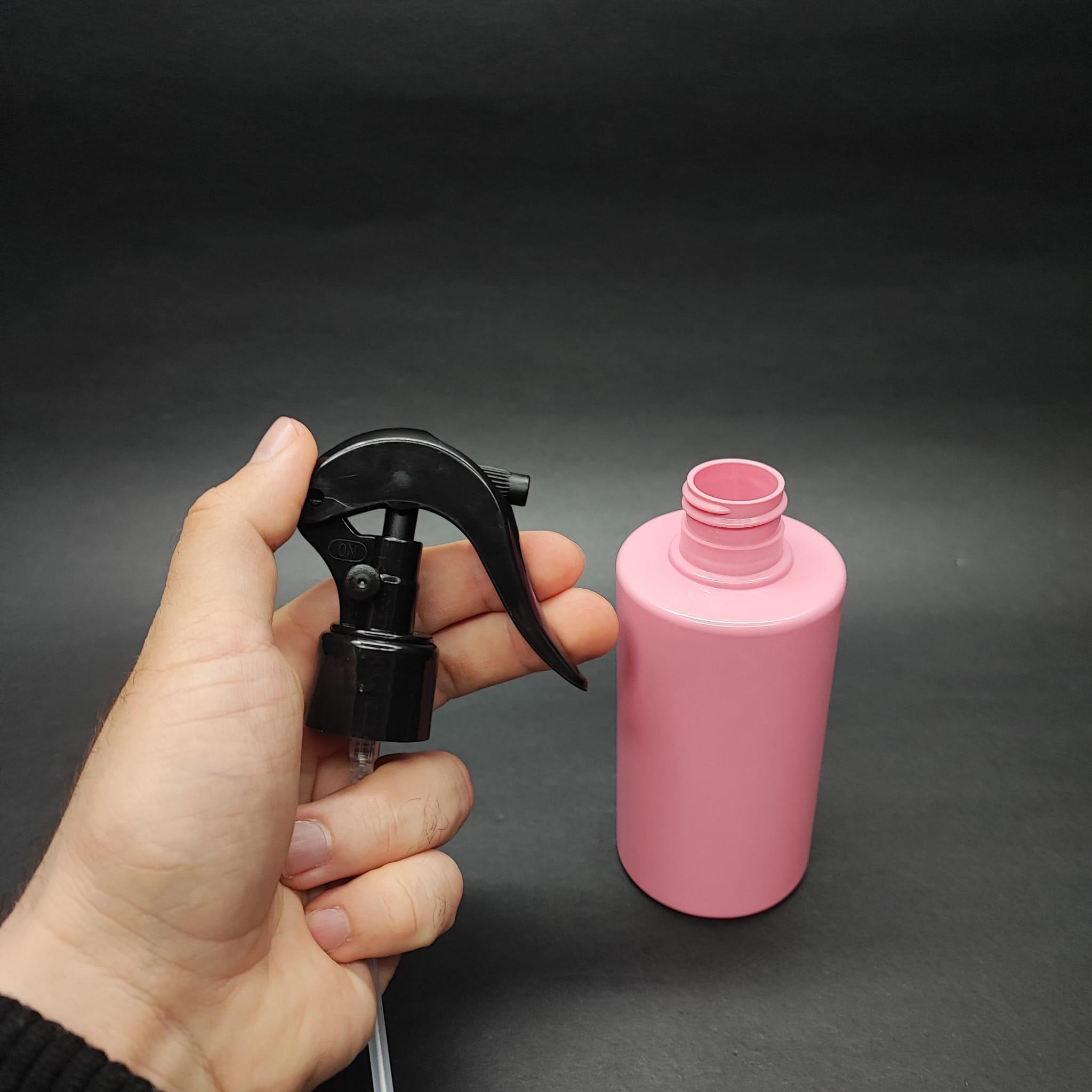 200 CC KÜT BOYUNLU SİLİNDİR PET ŞİŞE (24 GR) - SİYAH TRİGER SPREYLİ (DUMAN PÜSKÜRTÜR) - 200 ML PLASTİK ŞİŞE - PEMBE
