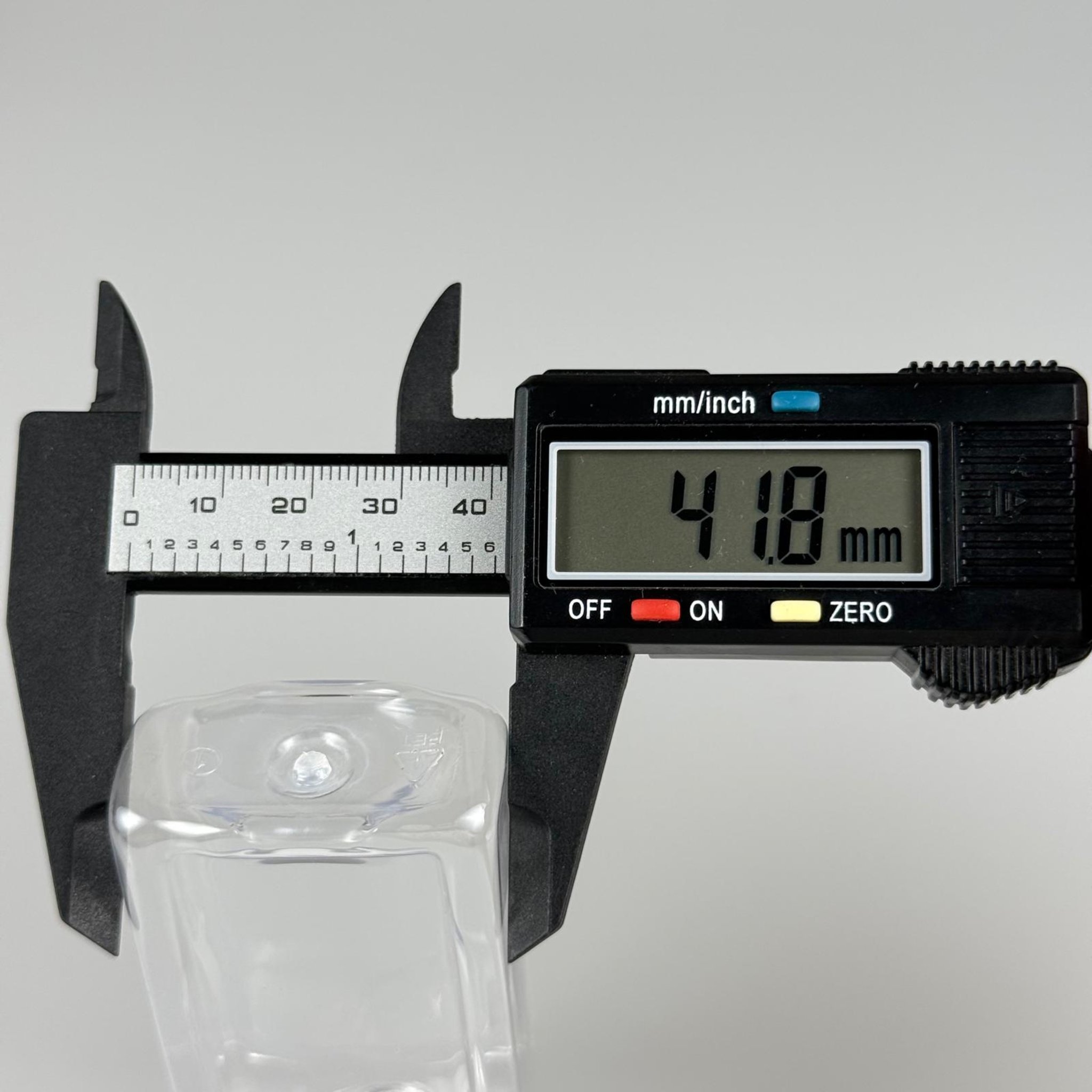50 CC ŞEFFAF YASSI KÖŞELİ MODEL PET ŞİŞE + KÖPÜK CONTALI GÜMÜŞ ALÜMİNYUM METAL KAPAKLI TAKIM - 50 ML PLASTİK ŞİŞE