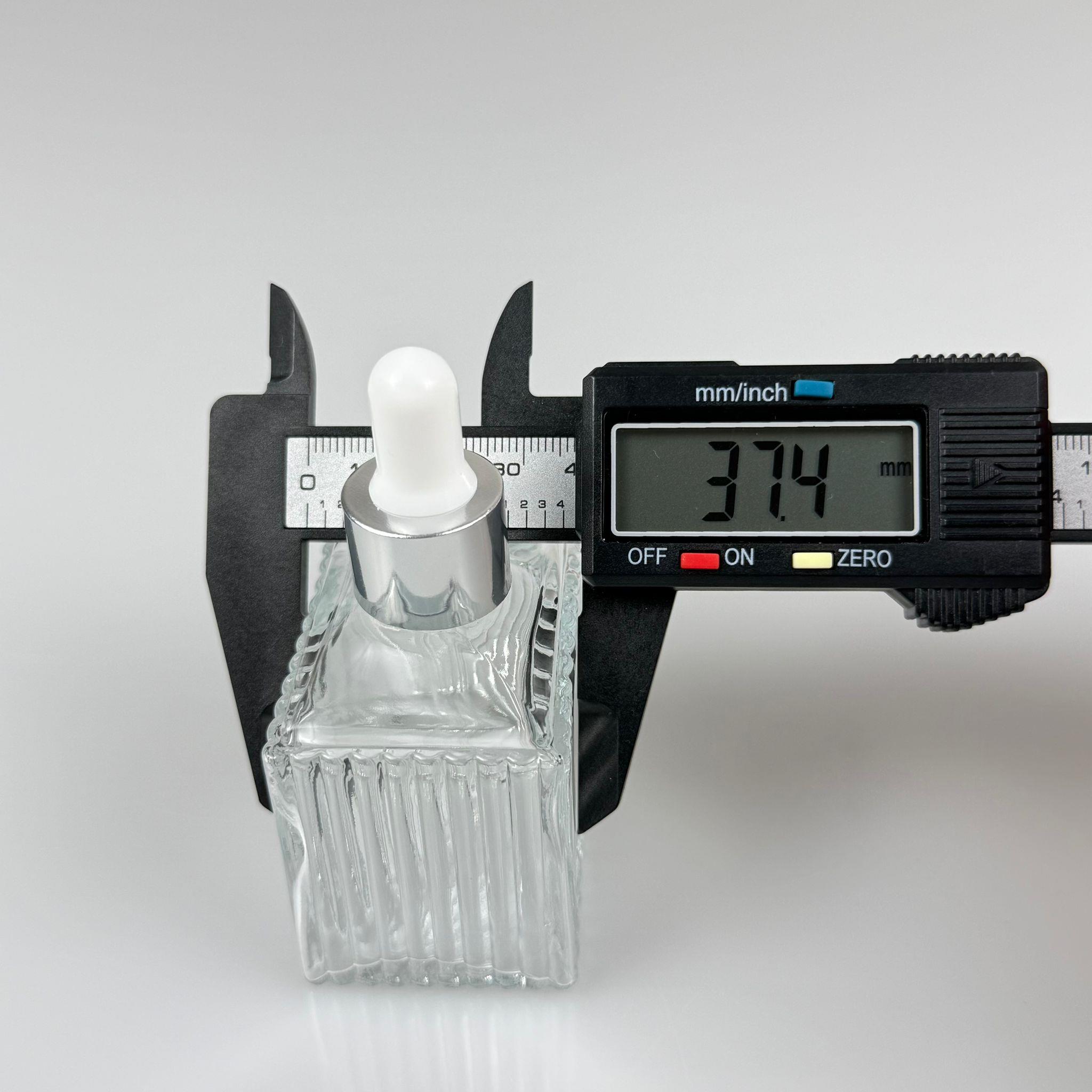 50 CC KÖŞELİ DESENLİ ÇİZGİLİ PRESTİJLİ CAM DAMLALIKLI ŞİŞE - BEYAZ EMZİK - GÜMÜŞ METALİK KAPAK - 50 ML CAM DAMLALIKLI ŞİŞE - DAMLALIKLI BOŞ ŞİŞE