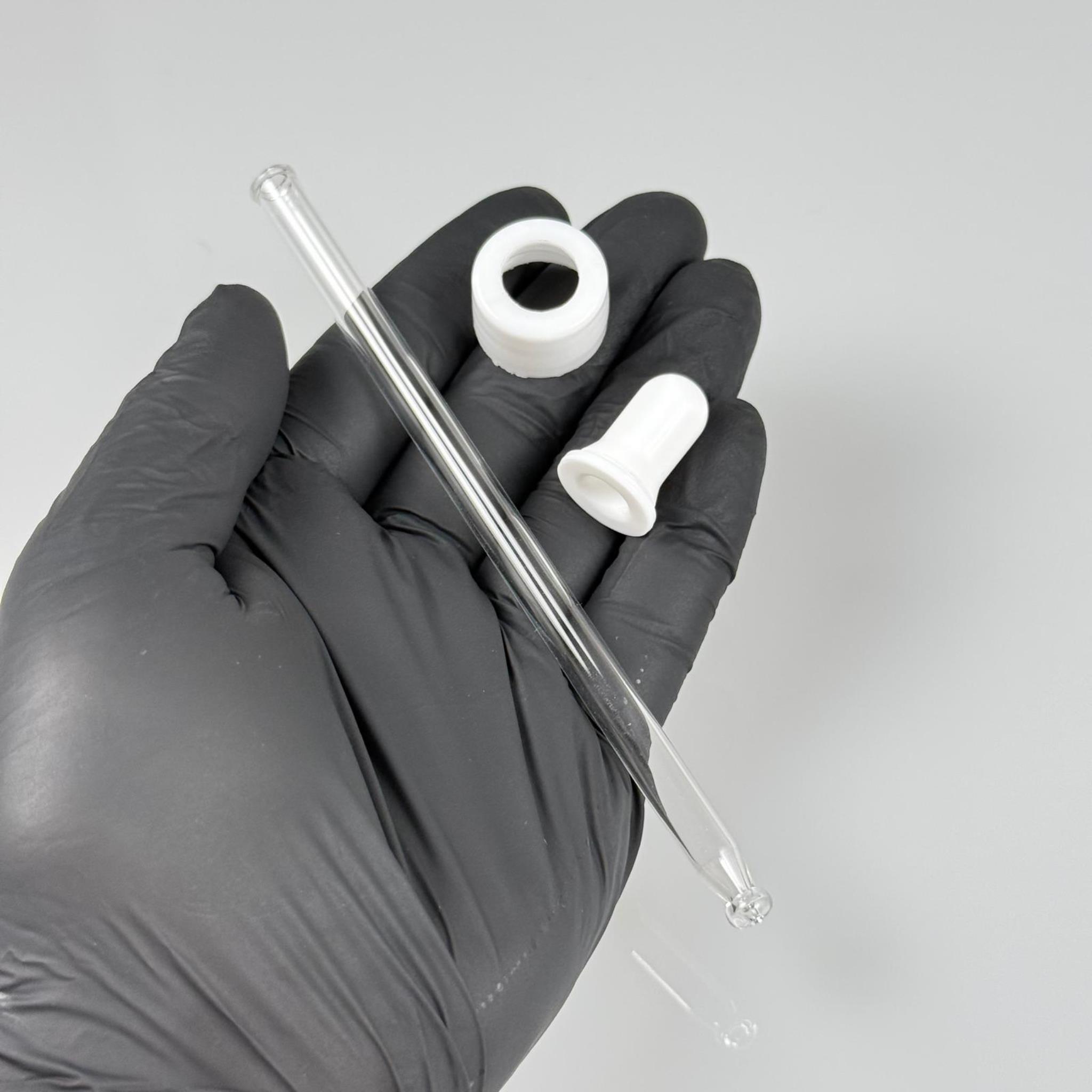 18 MM CAM DAMLALIKLI TAKIM - BEYAZ EMZİK +  DELİKLİ PLASTİK DÜZ BEYAZ KAPAK + 132 MM CAM PİPET
