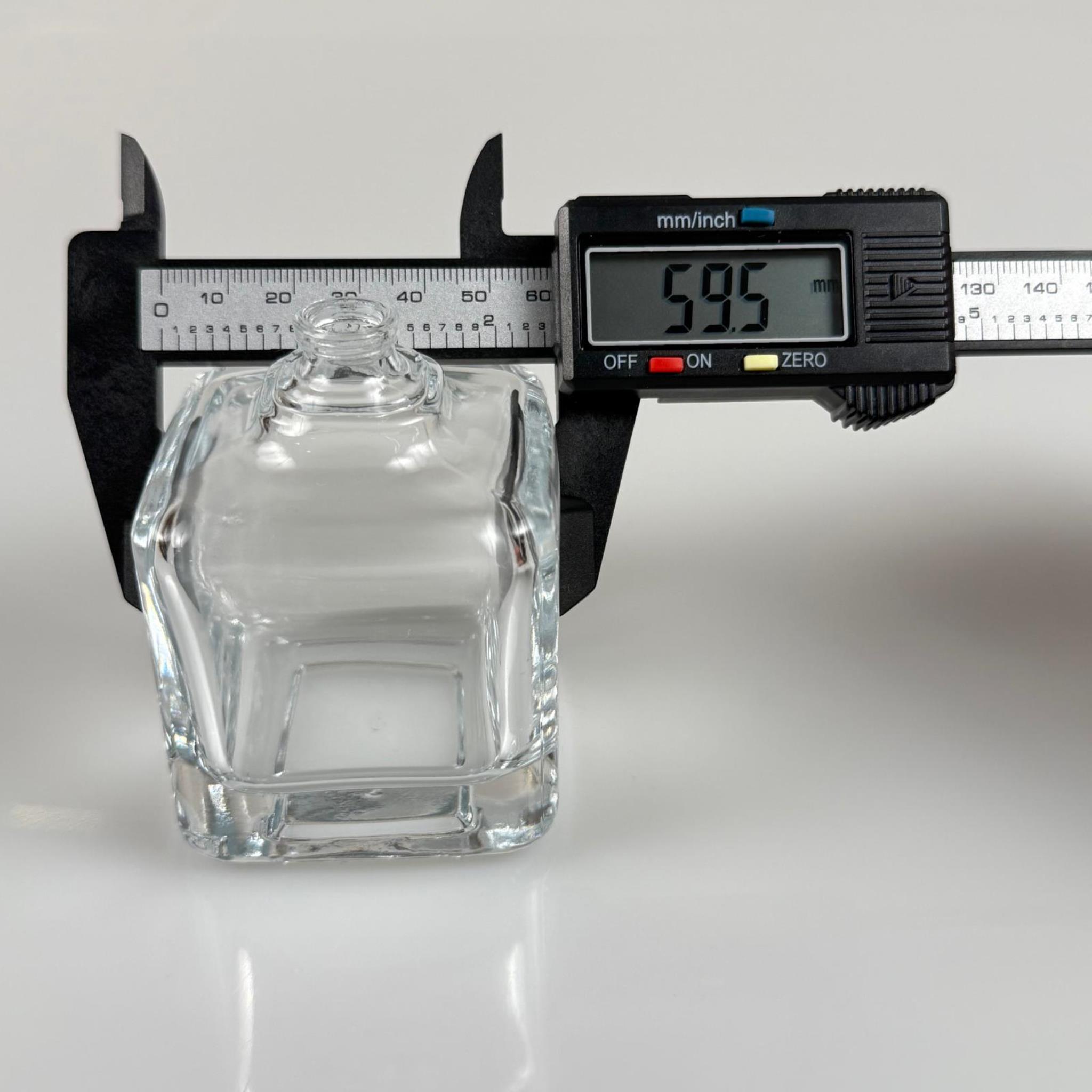 100 ML KARE MODEL LURA PARFÜM ŞİŞESİ - GOLD METAL SPREYLİ + SİYAH KAPAKLI (AĞIZ 15 MM GEÇME KOLAY KAPAMA)