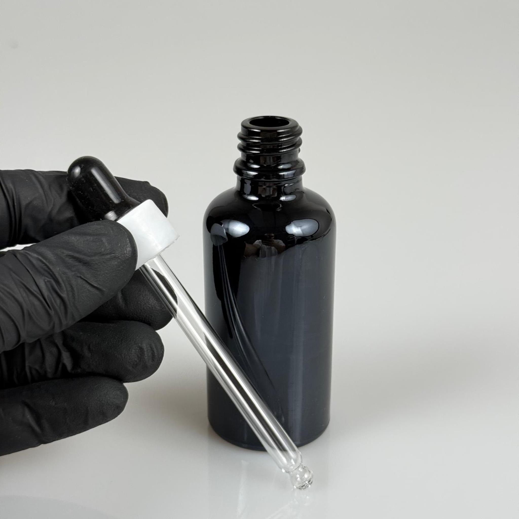50 CC PARLAK SİYAH CAM DAMLALIKLI ŞİŞE - SİYAH EMZİK + BEYAZ DÜZ KAPAK + CAM PİPET TAKIM - 50 ML PARLAK SİYAH DAMLALIKLI ŞİŞE SETİ