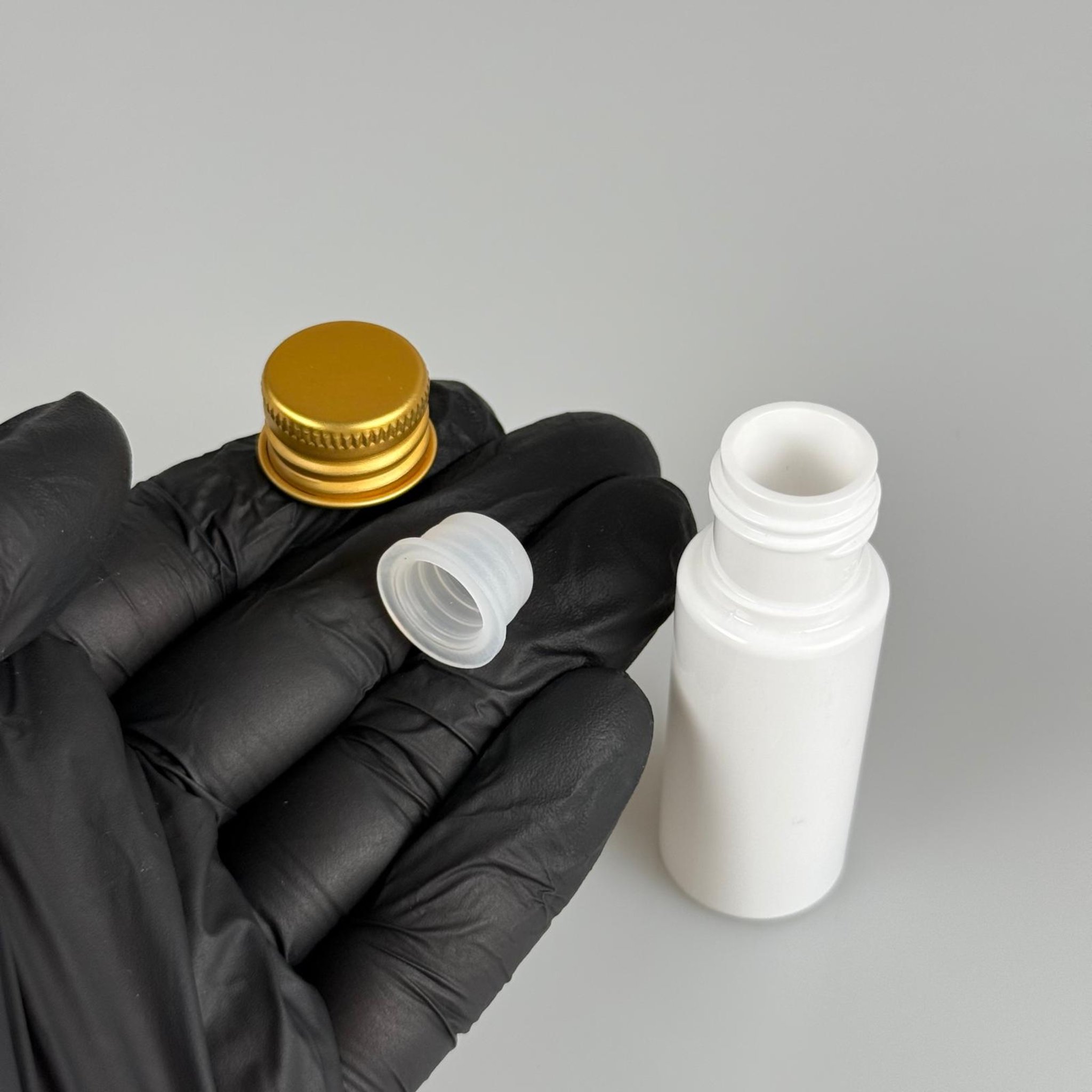 15 CC BEYAZ SİLİNDİR PET ŞİŞE + KÖPÜK CONTALI GOLD ALÜMİNYUM METAL KAPAKLI + KÖR TIPALI TAKIML - 15 ML BEYAZ PET ŞİŞE