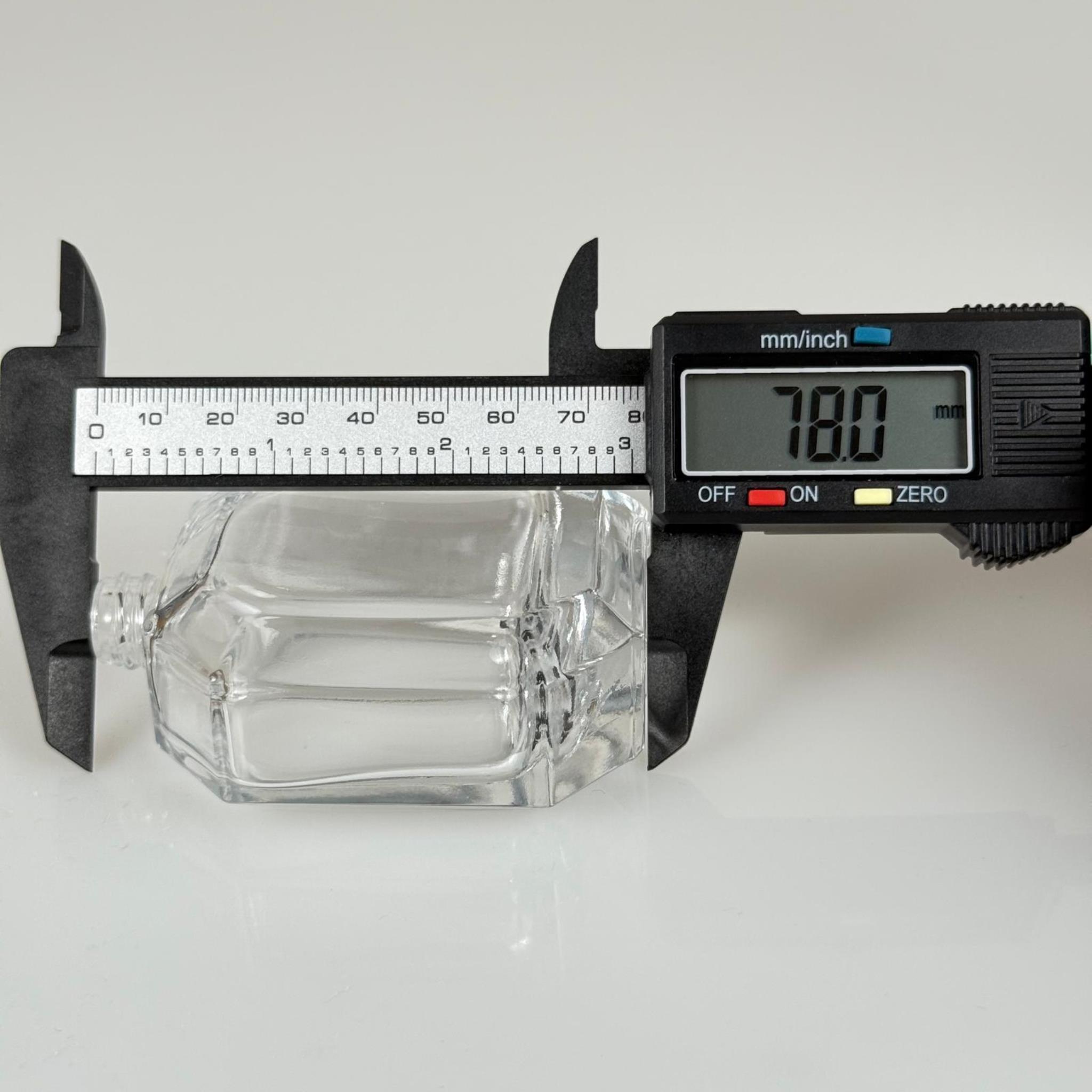 50 ML KAZABLANKA MODEL KÖŞELİ PARFÜM ŞİŞESİ - KAPAKSIZ (AĞIZ 13 MM VİDALI) TEKRAR DOLDURULABİLİR