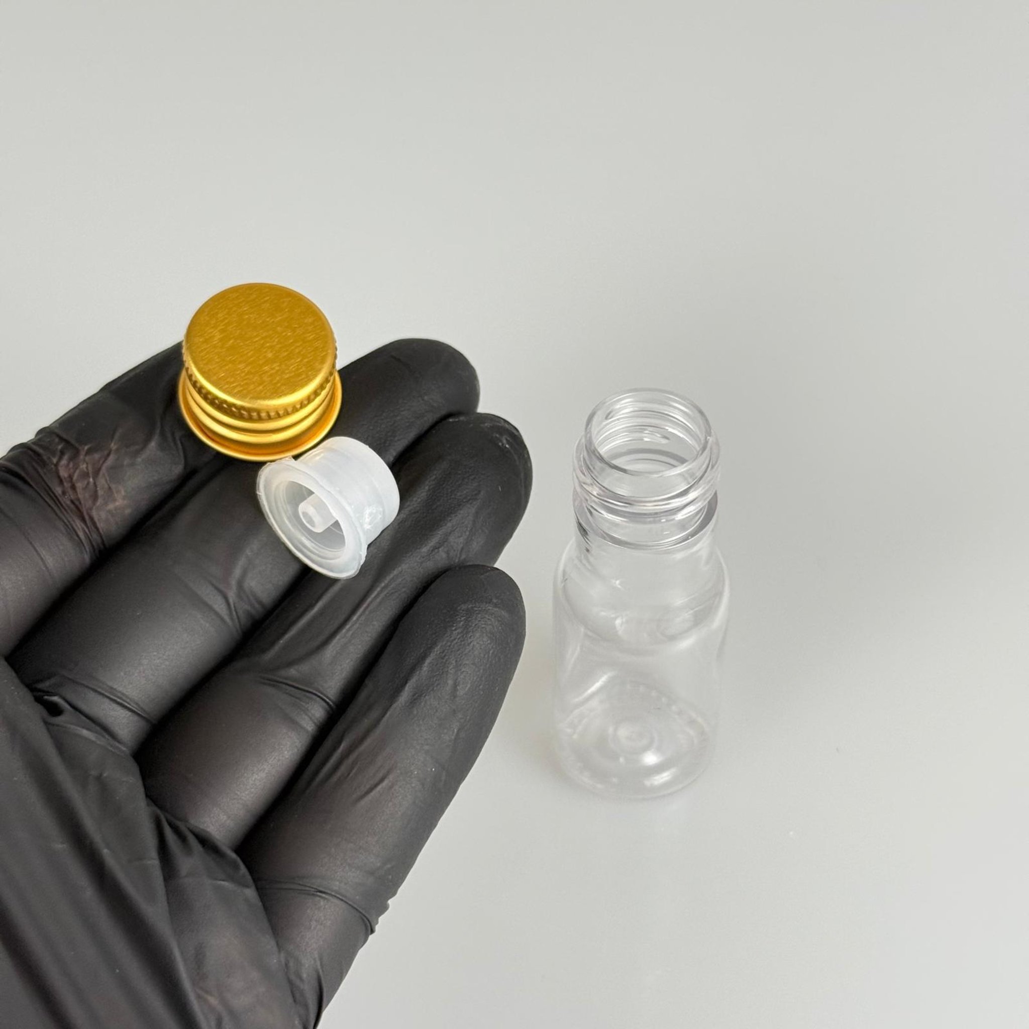 10 CC ŞEFFAF PET ŞİŞE + KÖPÜK CONTALI GOLD ALÜMİNYUM METAL KAPAKLI + DAMLALIKLI KOLONYA TIPALI TAKIM - 10 ML PLASTİK ŞİŞE (SİLME 15 CC)