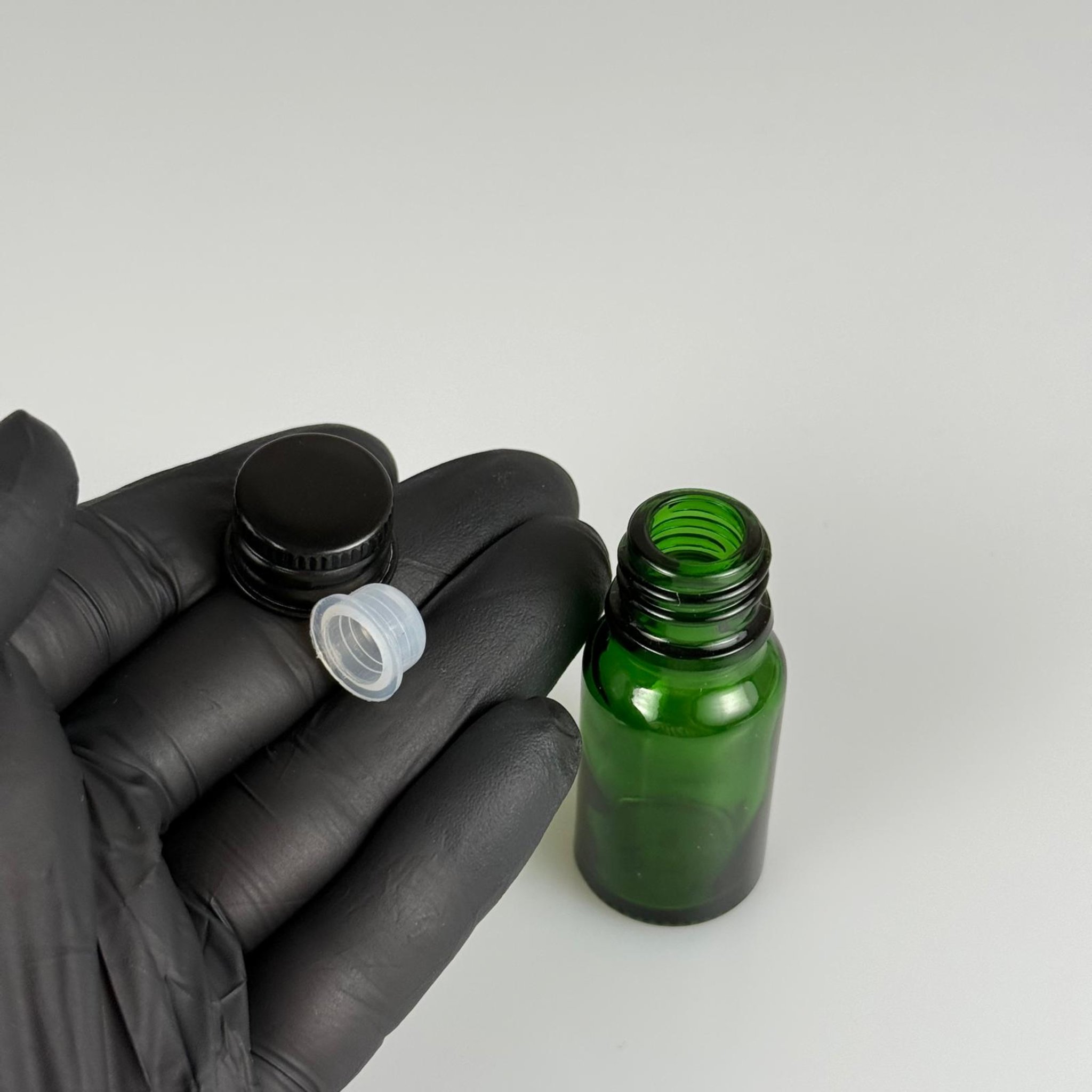 10 CC YEŞİL CAM ŞİŞE + KÖPÜK CONTALI SİYAH ALÜMİNYUM METAL KAPAKLI + KÖR TIPALI TAKIM - 10 ML YEŞİL CAM ŞİŞE