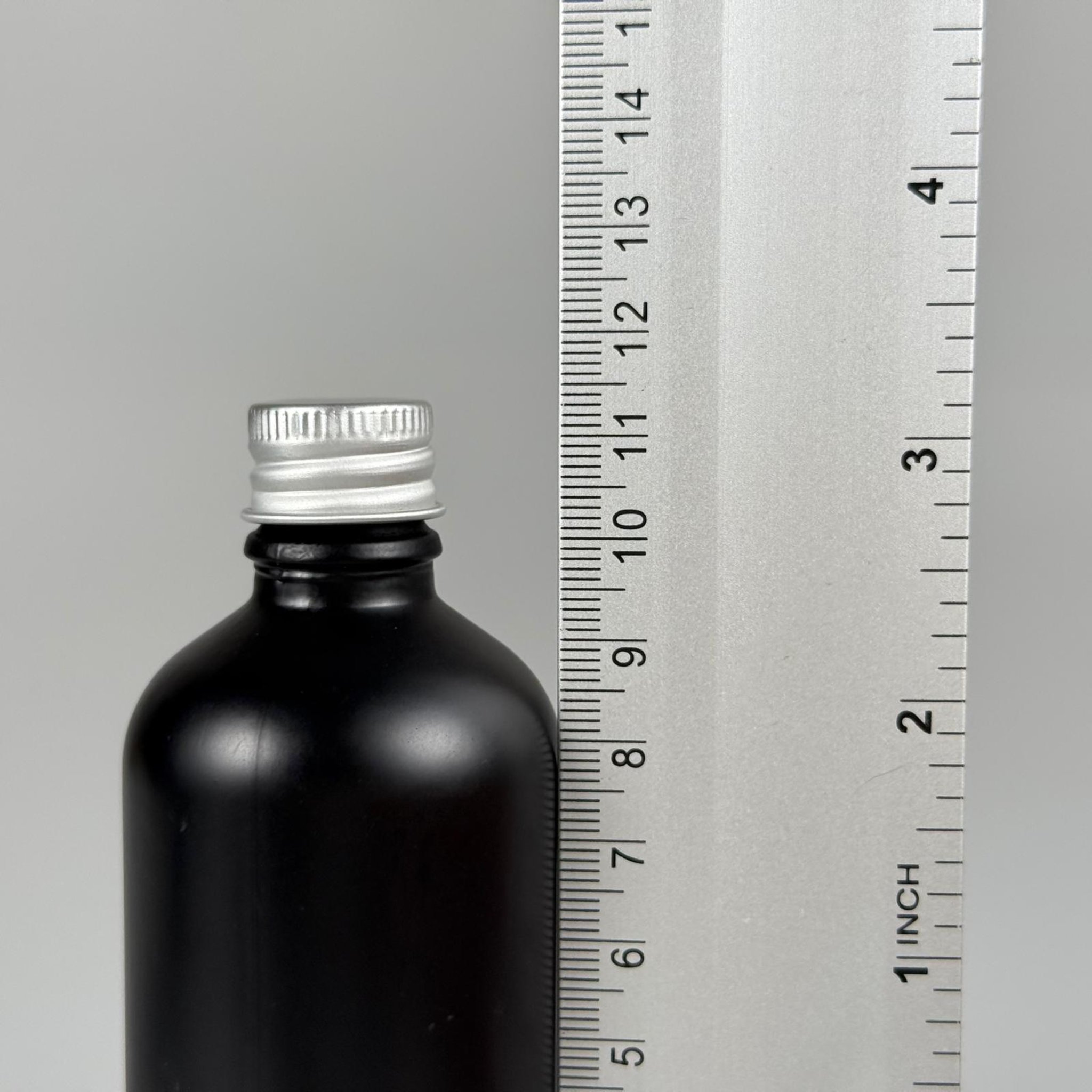 100 CC MAT SİYAH CAM ŞİŞE + KÖPÜK CONTALI GÜMÜŞ ALÜMİNYUM METAL KAPAKLI + DAMLALIKLI KOLONYA TIPALI TAKIM - 100 ML MAT SİYAH CAM ŞİŞE