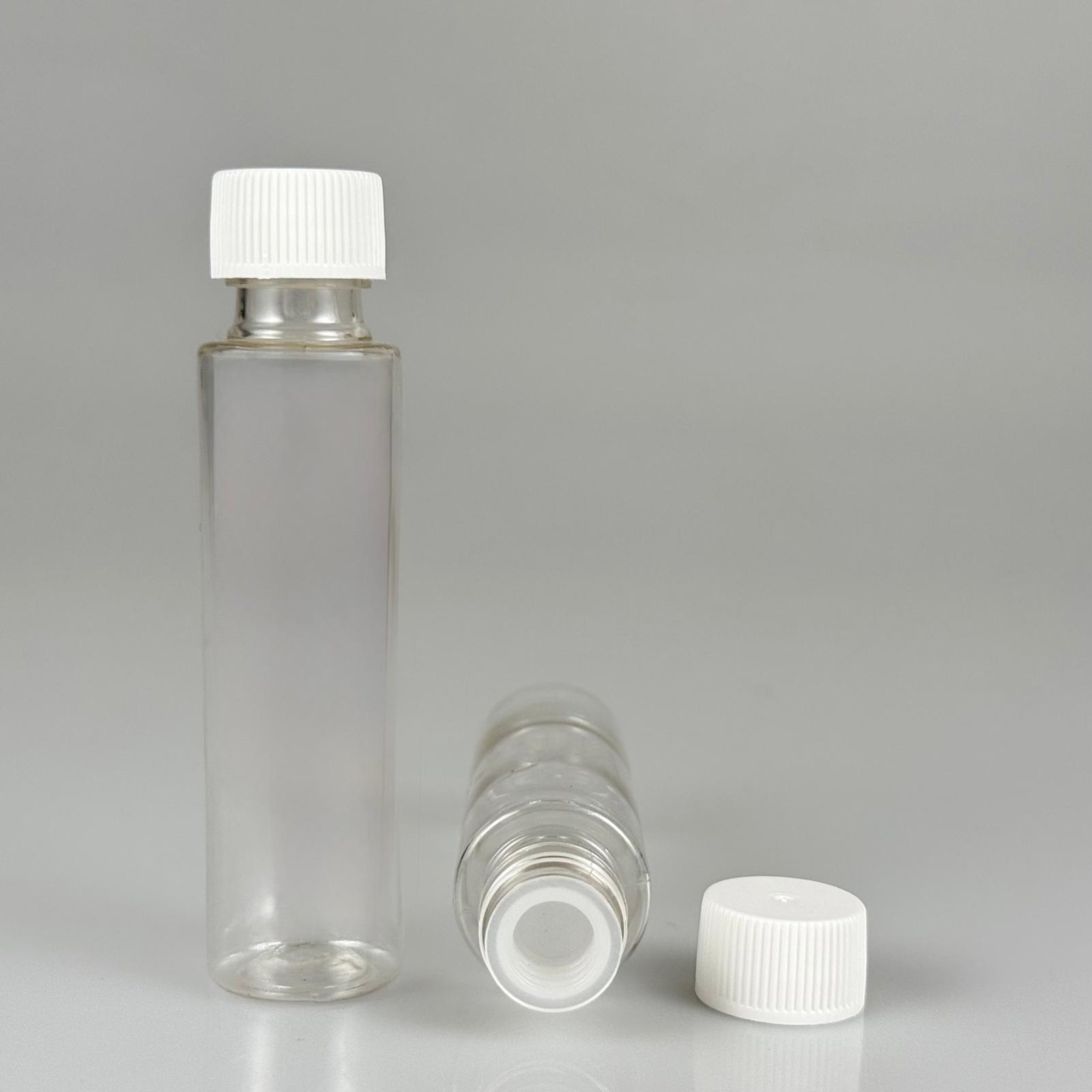 35 ML TIPALI, SIZDIRMAZ KAPAKLI PET ŞİŞE - 35 CC ŞEFFAF PLASTİK ŞİŞE + CONTALI BEYAZ KAPAK + KÖR TIPA TAKIM