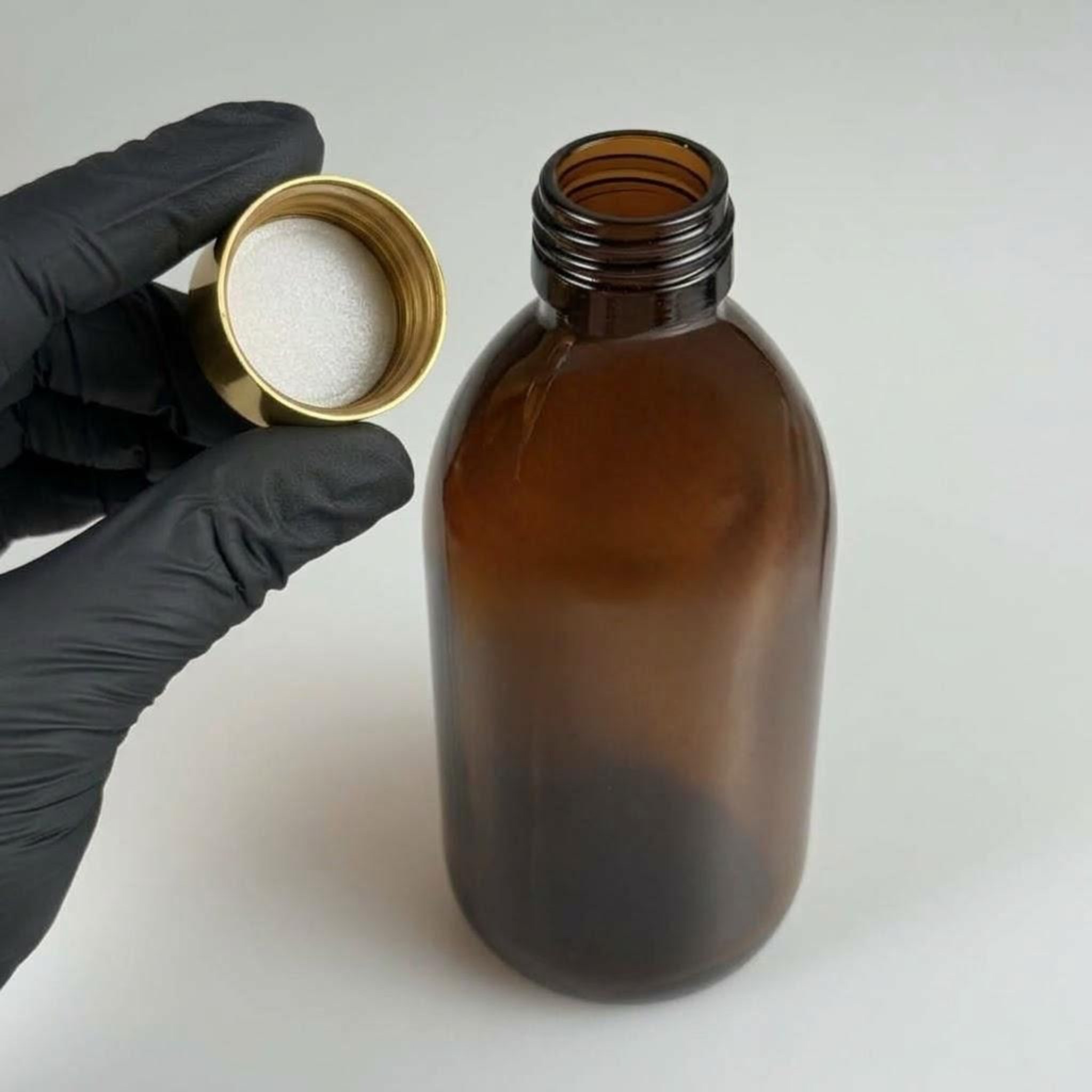 250 CC AMBER CAM ŞİŞE + ALÜMİNYUM KAPLAMALI GOLD KAPAKLI TAKIM - 250 ML KAHVERENGİ CAM ŞİŞE