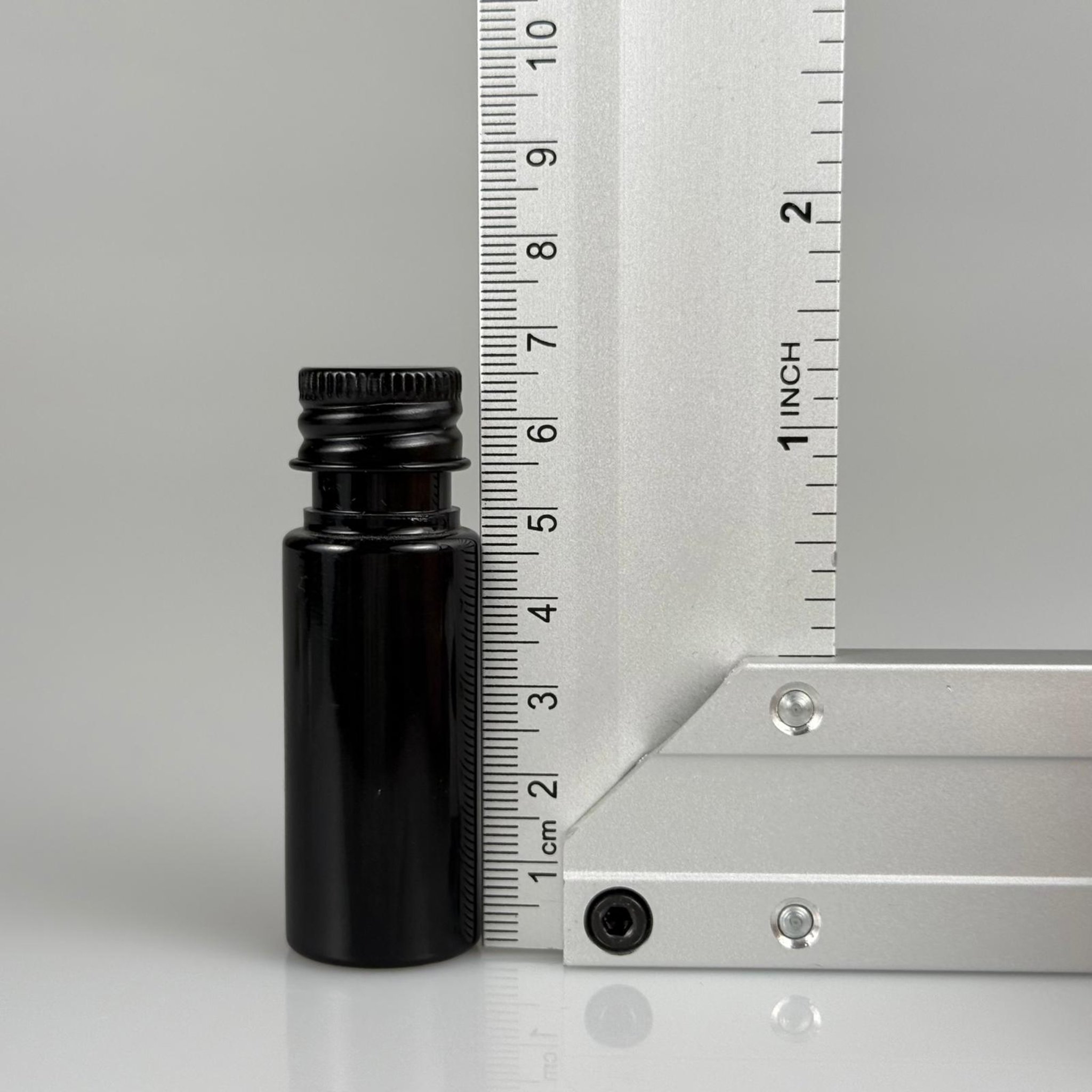 15 CC SİYAH SİLİNDİR PET ŞİŞE + KÖPÜK CONTALI SİYAH ALÜMİNYUM METAL KAPAKLI TAKIML - 15 ML SİYAH PET ŞİŞE