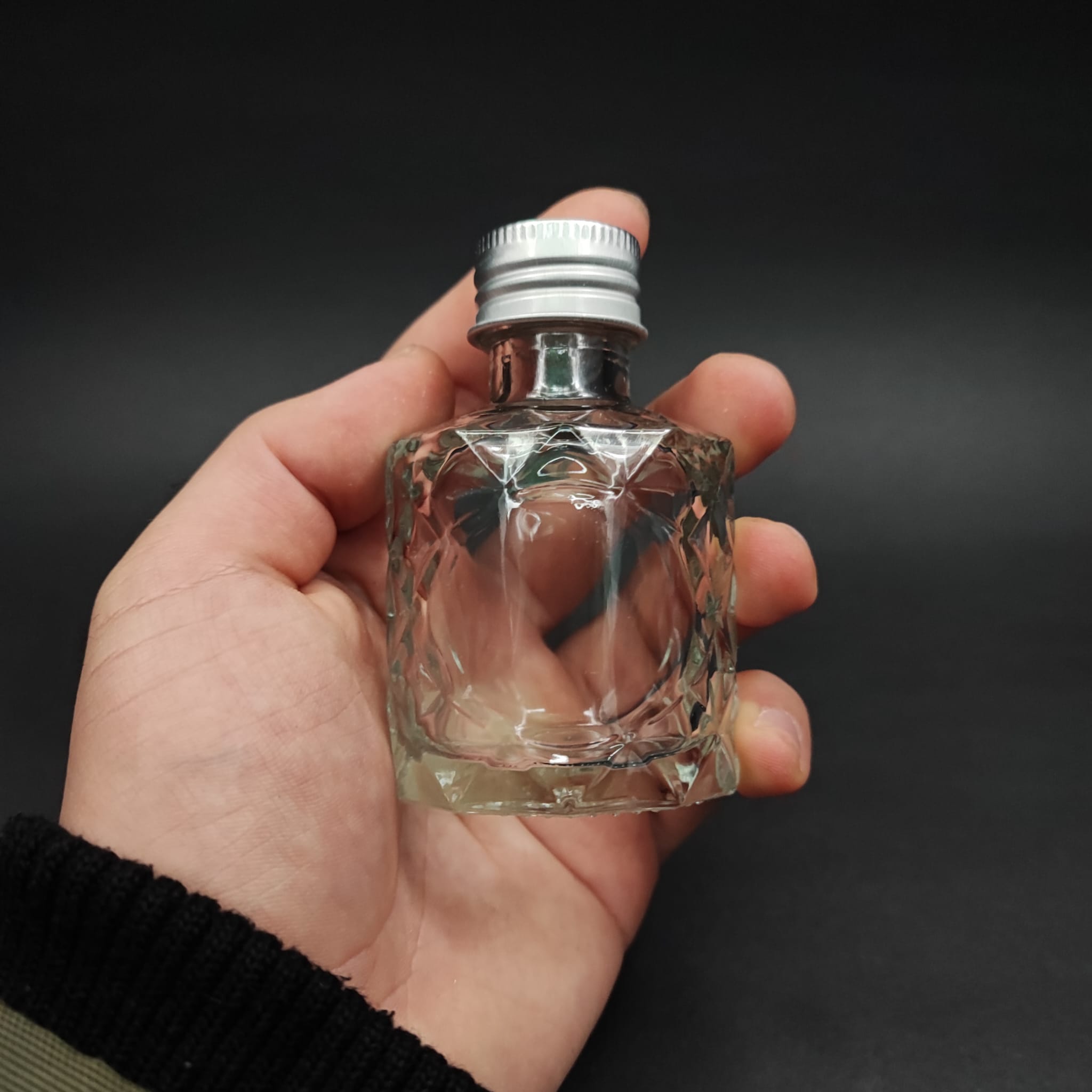 50 CC VELORA CAM ŞİŞE - CONTALI GÜMÜŞ METAL KAPAKLI - 50 ML LÜX CAM ŞİŞE