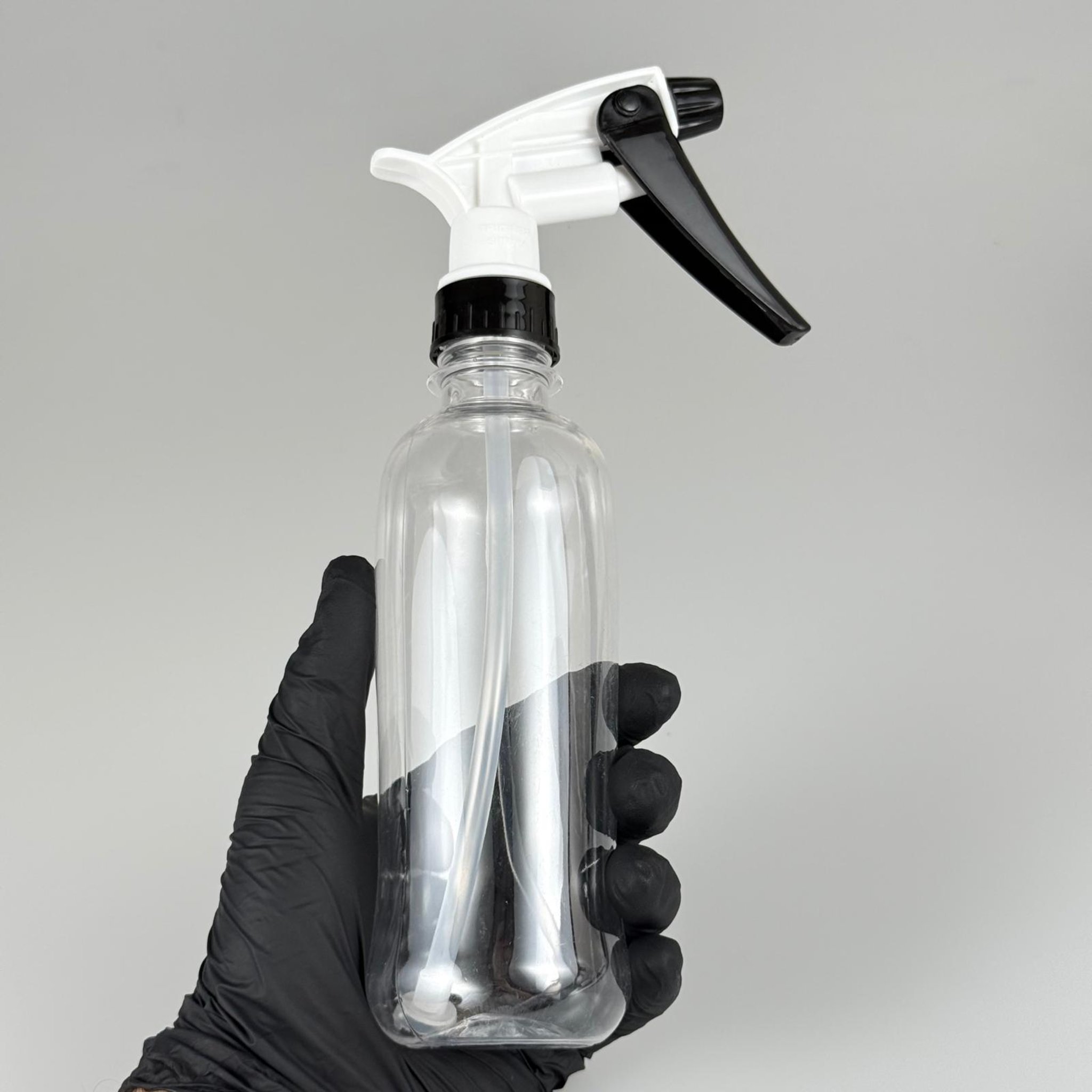 330 CC PET OTO BAKIM ŞİŞESİ - BÜYÜK SİYAH BEYAZ DOZAJLI KİMYASALA DAYANIKLI TRİGER TETİK SPREYLİ - 330 ML KİMYASALA DAYANIKLI PLASTİK ŞİŞE - 0,33 LT PET ŞİŞE - ŞEFFAF OTO TEMİZLİK ŞİŞESİ
