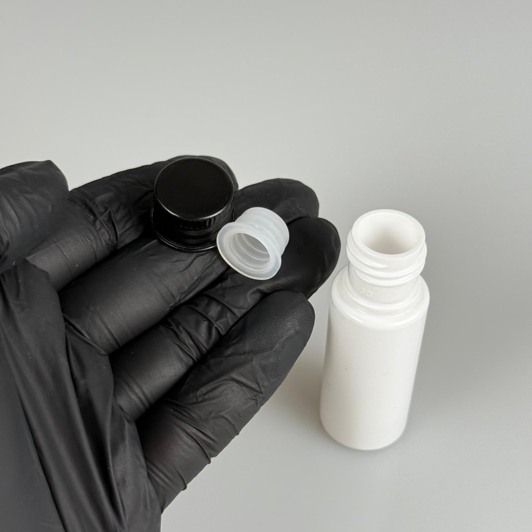15 CC BEYAZ SİLİNDİR PET ŞİŞE + KÖPÜK CONTALI SİYAH ALÜMİNYUM METAL KAPAKLI + KÖR TIPALI TAKIML - 15 ML BEYAZ PET ŞİŞE
