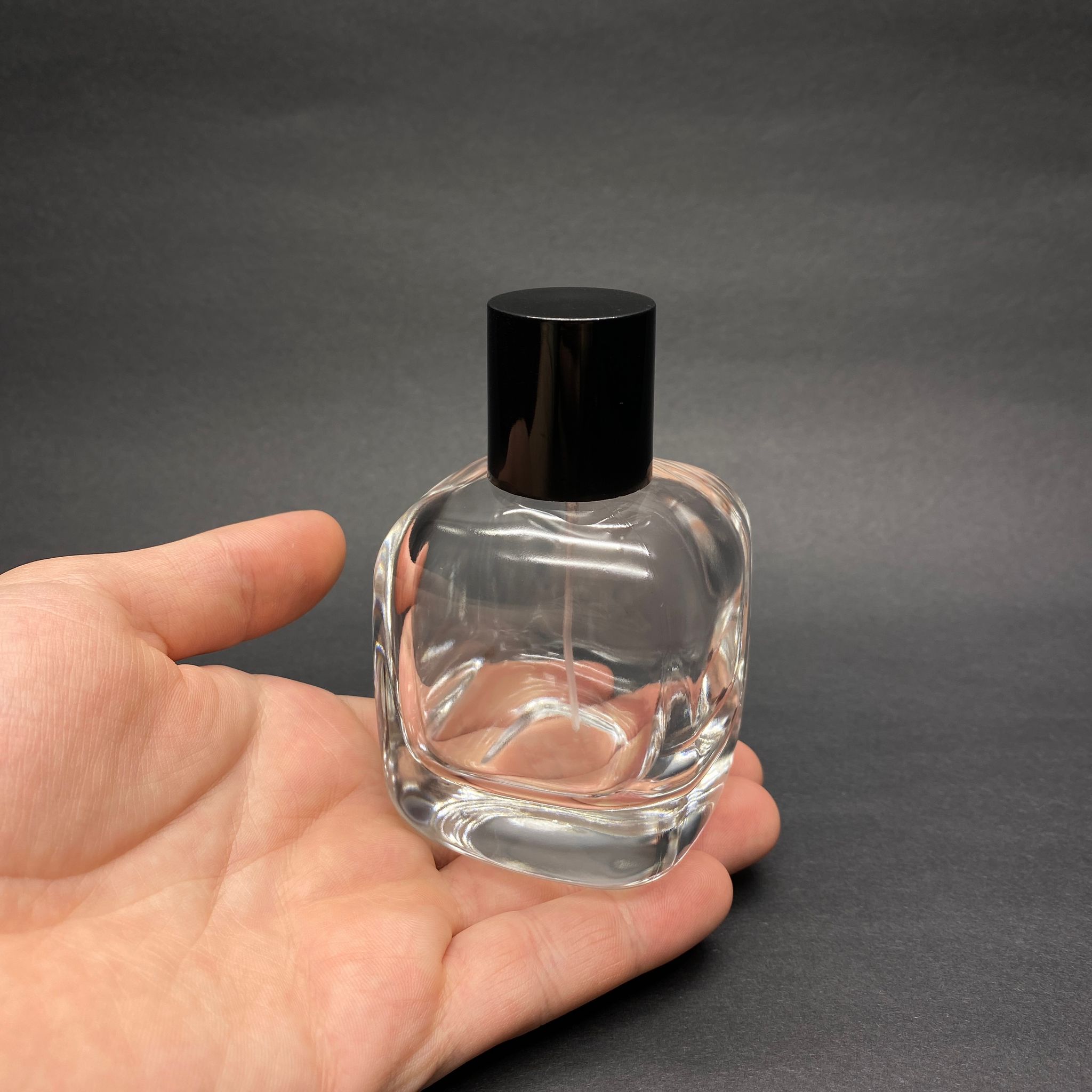 100 ML OVAL KARE MODEL CORE PARFÜM ŞİŞESİ - SİYAH METAL SPREYLİ + SİYAH KAPAKLI (AĞIZ 15 MM GEÇME KOLAY KAPAMA)