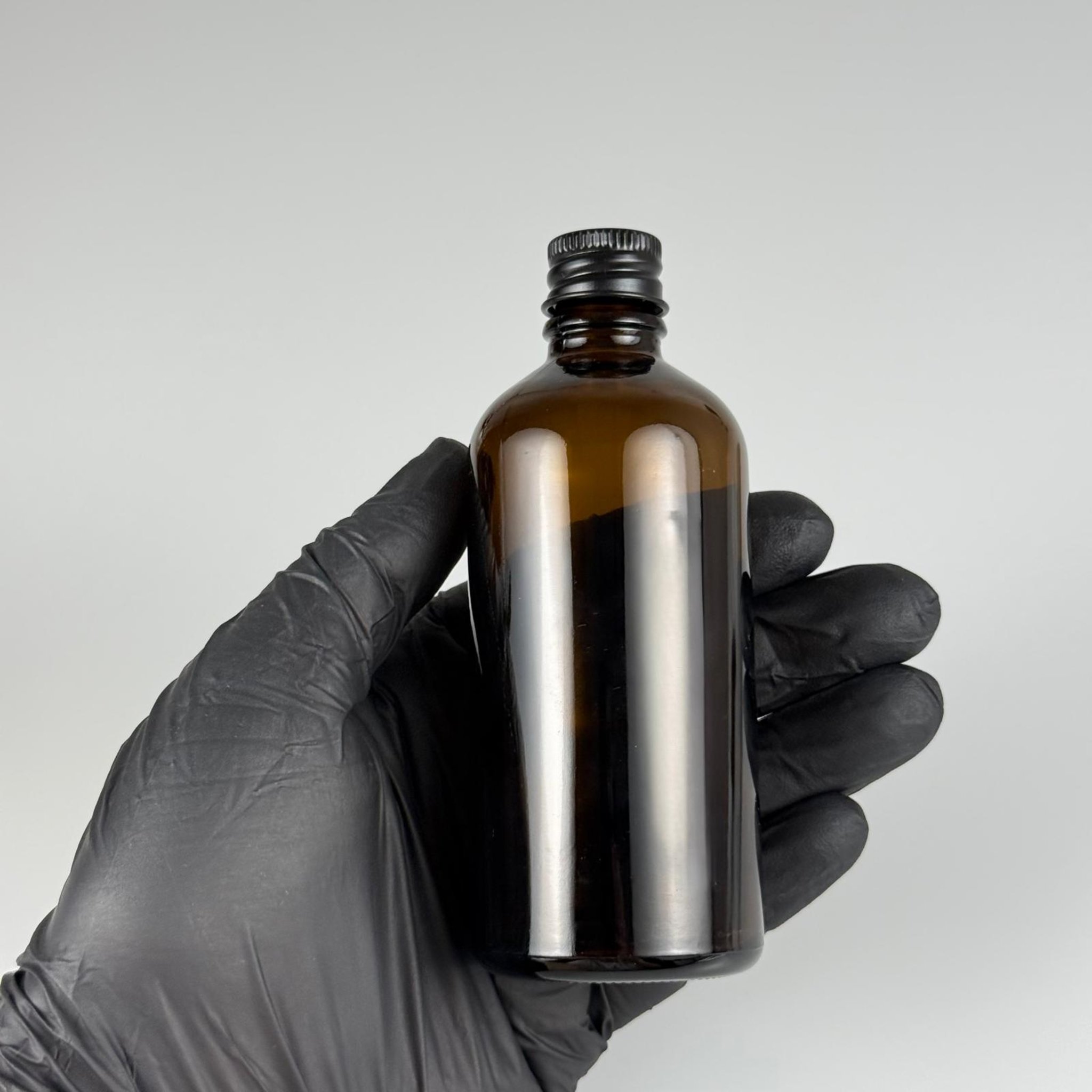 100 CC AMBER CAM ŞİŞE + KÖPÜK CONTALI SİYAH ALÜMİNYUM METAL KAPAKLI + DAMLALIKLI KOLONYA TIPALI TAKIM - 100 ML KAHVERENGİ CAM ŞİŞE