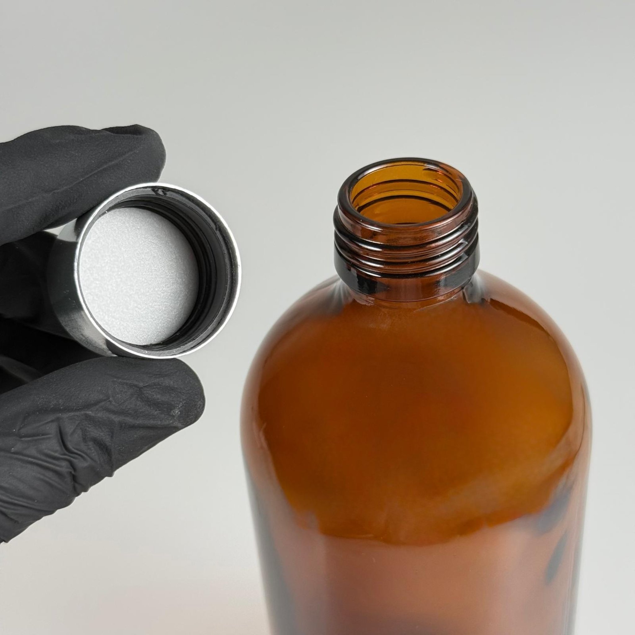 500 CC AMBER CAM ŞİŞE  + ALÜMİNYUM KAPLAMALI GÜMÜŞ KAPAKLI TAKIM - 500 ML KAHVERENGİ CAM ŞİŞE