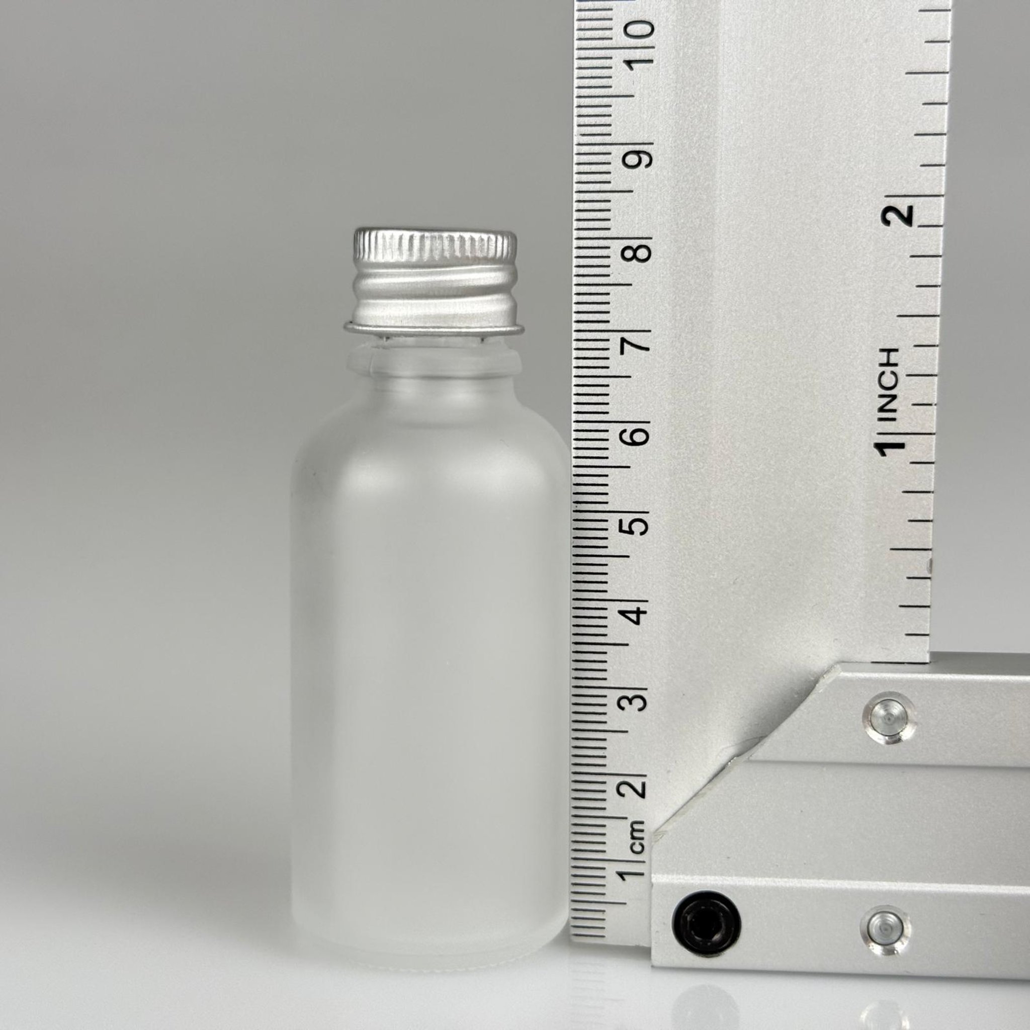 30 CC BUZLU CAM ŞİŞE + KÖPÜK CONTALI GÜMÜŞ ALÜMİNYUM METAL KAPAKLI + KÖR TIPALI TAKIM - 30 ML BUZLU CAM ŞİŞE