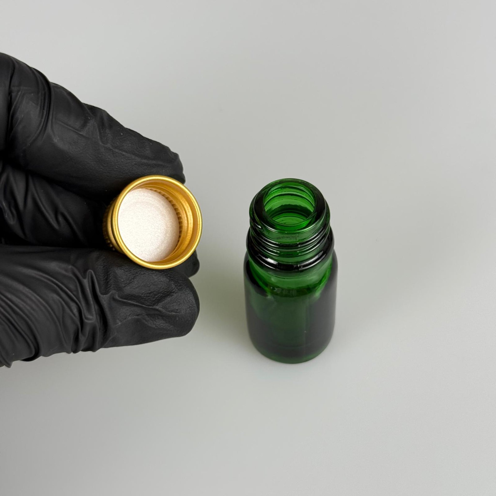 5 CC YEŞİL CAM ŞİŞE + KÖPÜK CONTALI GOLD ALÜMİNYUM METAL KAPAKLI TAKIM - 5 ML YEŞİL CAM ŞİŞE