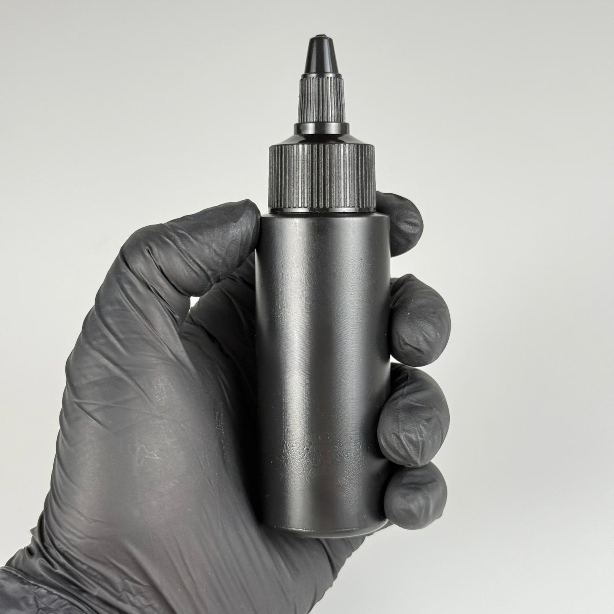 YAĞ, SOS, ACI SOS, SİRKE, SRIRACHA, MÜREKKEP, TUTKAL AKITICI VB BOŞ ŞİŞELERİ - SİYAH SİVRİ TWİST AKITICI KAPAK + 50 ML SİYAH POLİETİLEN PLASTİK ŞİŞE TAKIM