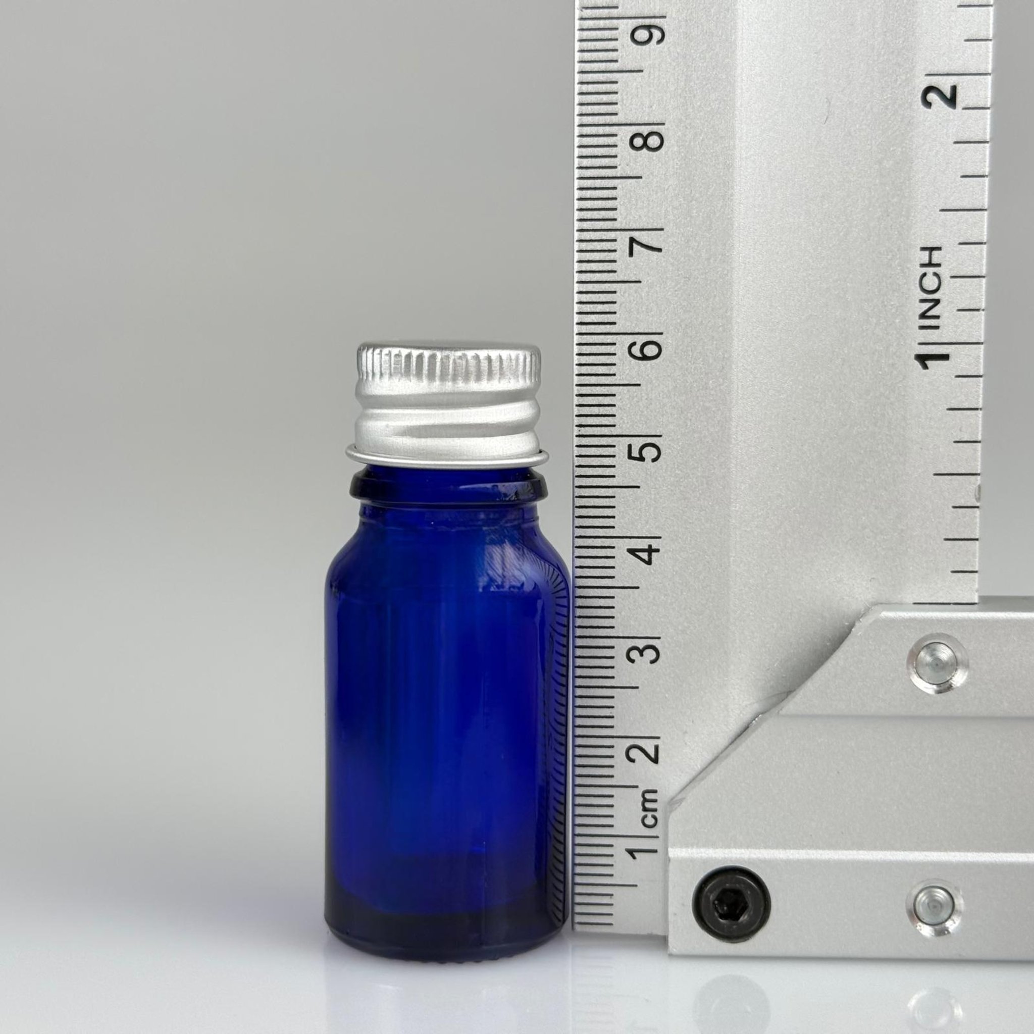 10 CC MAVİ CAM ŞİŞE + KÖPÜK CONTALI GÜMÜŞ ALÜMİNYUM METAL KAPAKLI + KÖR TIPALI TAKIM - 10 ML MAVİ CAM ŞİŞE
