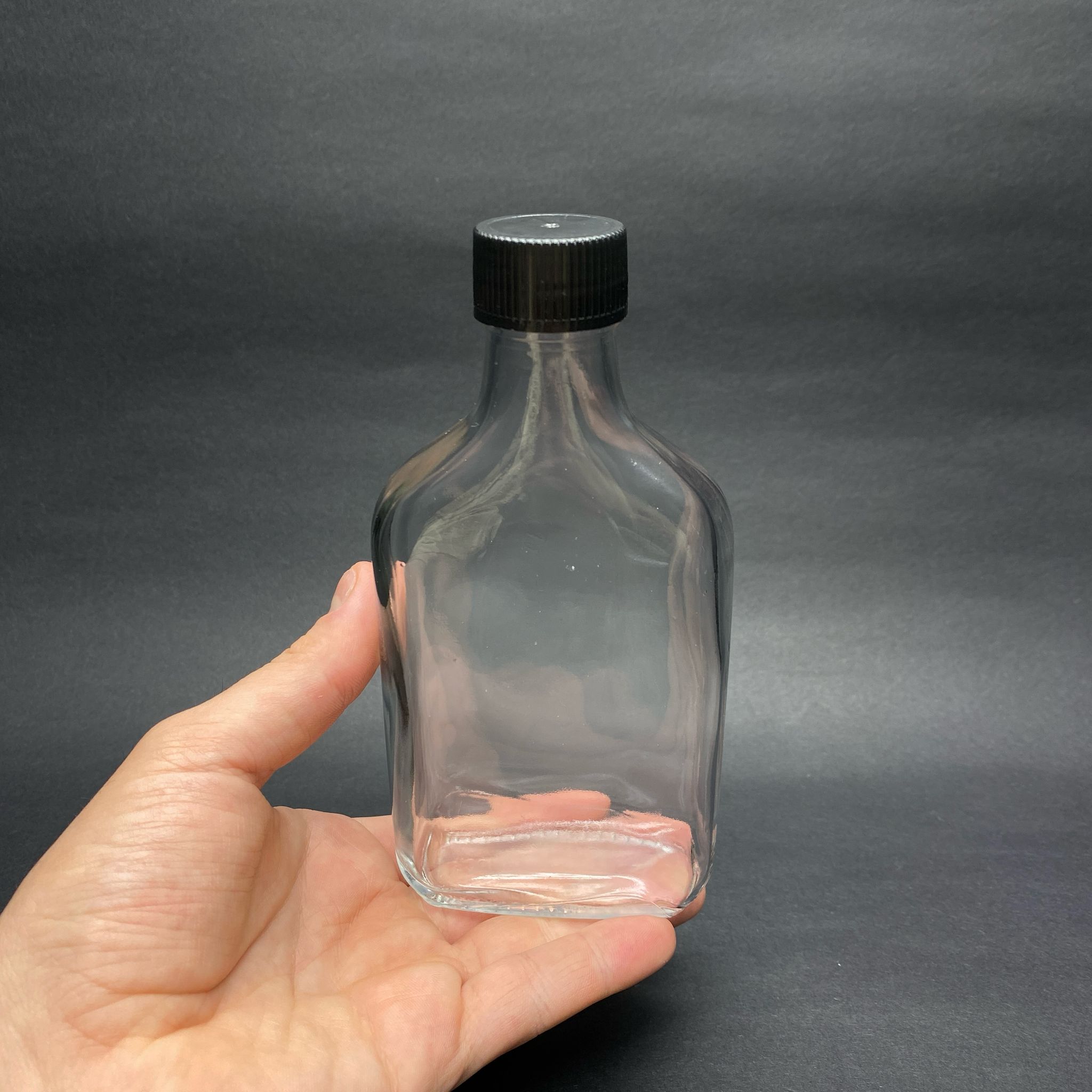 200 CC YASSI LÜX KOLONYA CAM ŞİŞE - SİYAH KAPAKLI + KOLONYA TIPALI - 200 ML KAPAKLI CAM KOLONYA ŞİŞESİ
