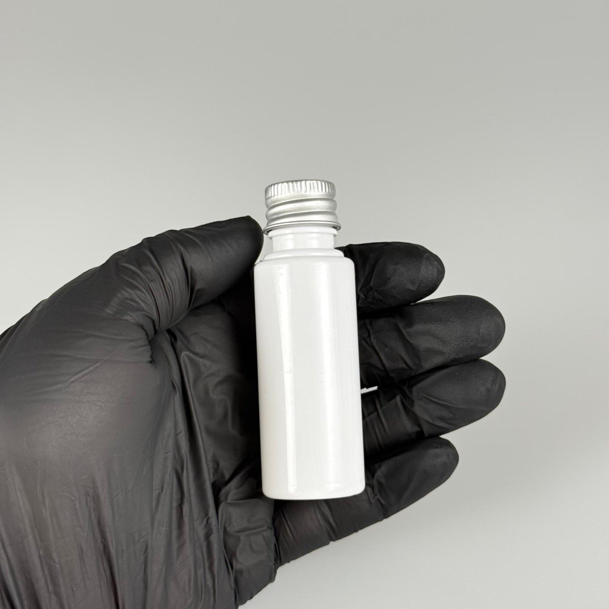30 CC BEYAZ PET SHOT ŞİŞE - KÖPÜK CONTALI GÜMÜŞ ALÜMİNYUM METAL KAPAKLI + DAMLALIKLI KOLONYA TIPALI TAKIM - 30 ML PLASTİK ŞİŞE