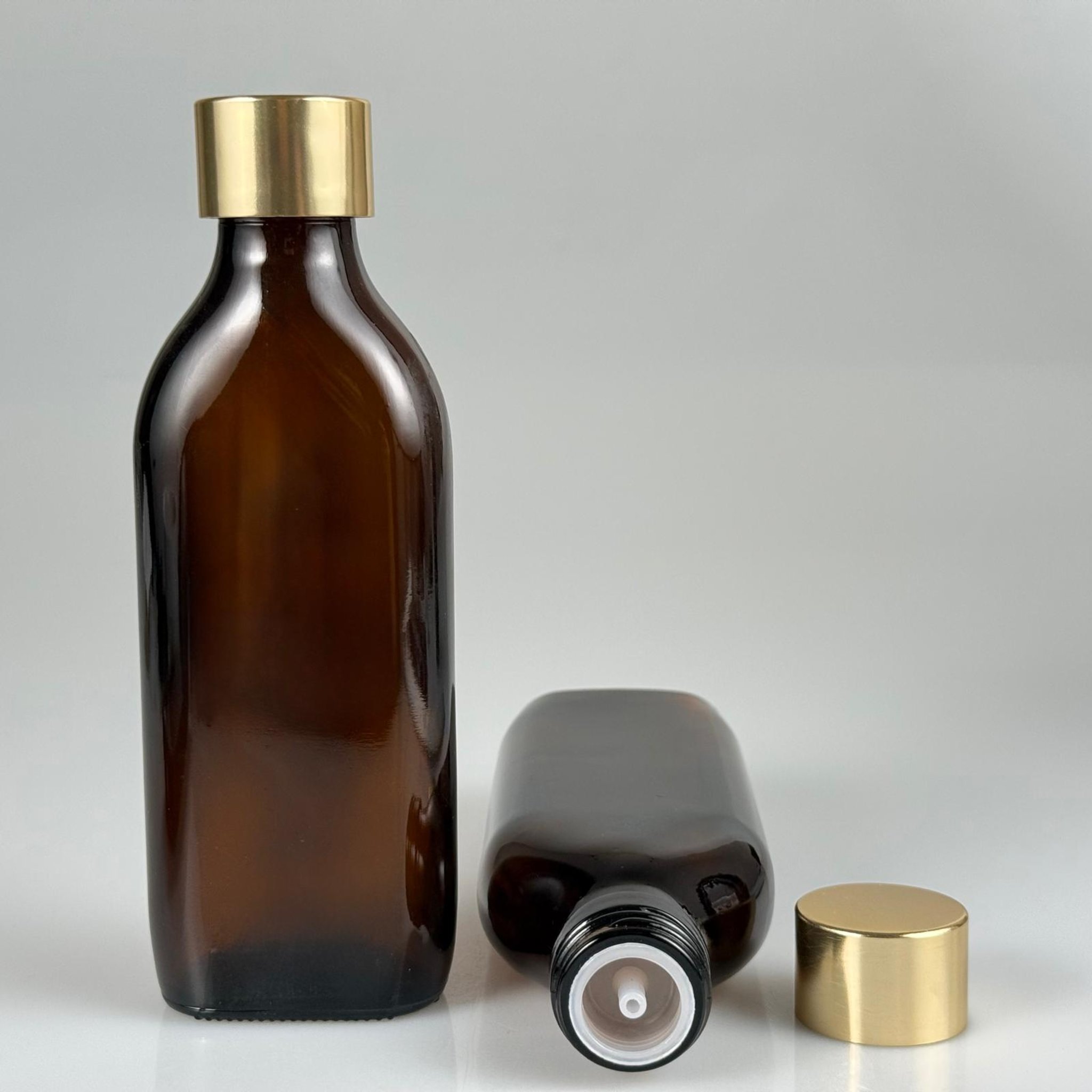 150 CC YASSI AMBER CAM ŞİŞE - ALÜMİNYUM KAPLAMALI GOLD KAPAKLI + DAMLALIKLI KOLONYA TIPALI TAKIM - 150 ML KAHVERENGİ CAM ŞİŞE