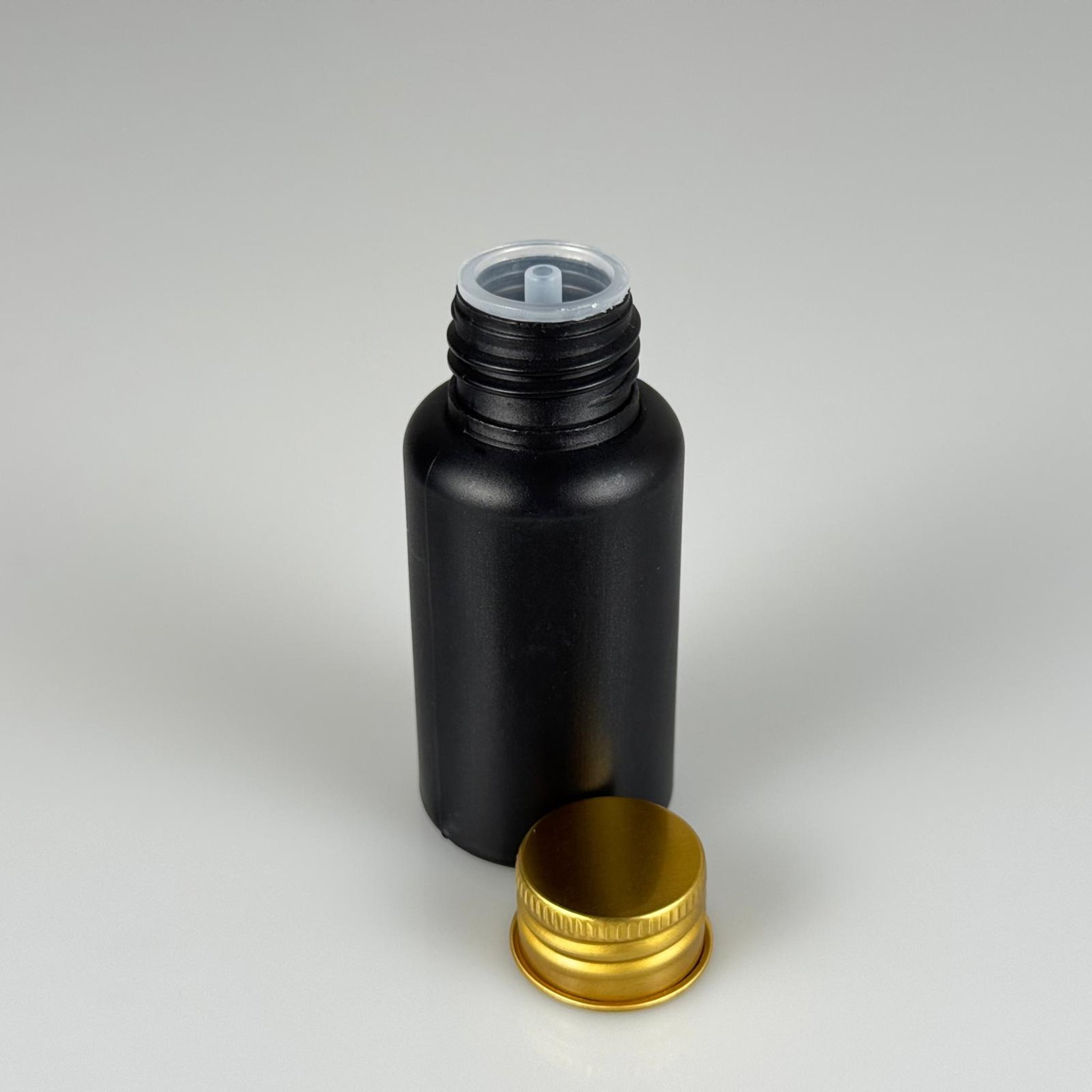 50 CC SİYAH POLİETİLEN PLASTİK ASETON ŞİŞESİ ( 24 AĞIZ ) + KÖPÜK CONTALI GOLD METAL ALÜMİNYUM KAPAK + KOLONYA TIPALI TAKIM - 50 ML KAPAKLI SİYAH PLASTİK ŞİŞELER