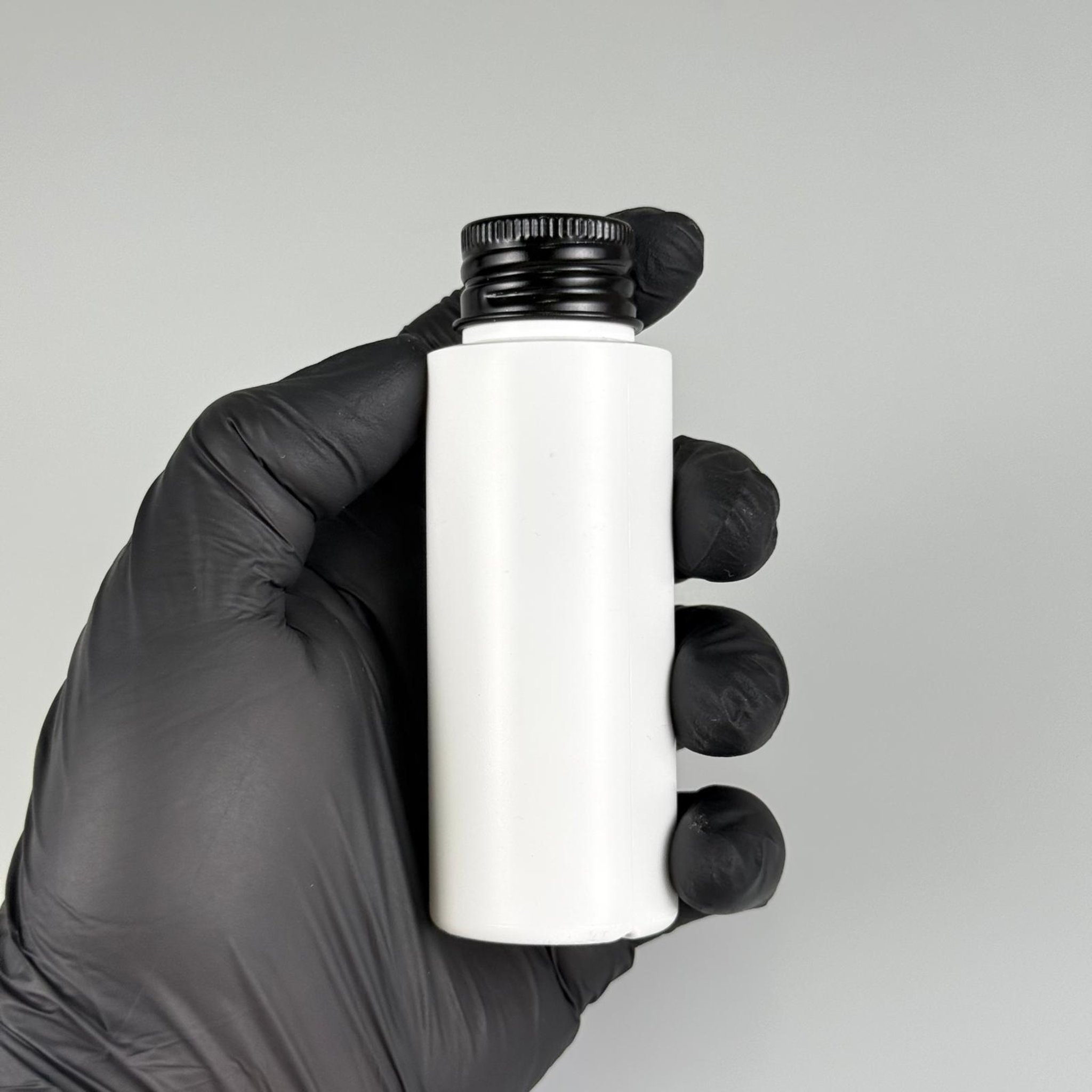 50 CC BEYAZ POLİETİLEN PLASTİK ASETON ŞİŞESİ ( 24 AĞIZ ) + KÖPÜK CONTALI SİYAH METAL ALÜMİNYUM KAPAK TAKIM - 50 ML BEYAZ PLASTİK ASETON ŞİŞELERİ