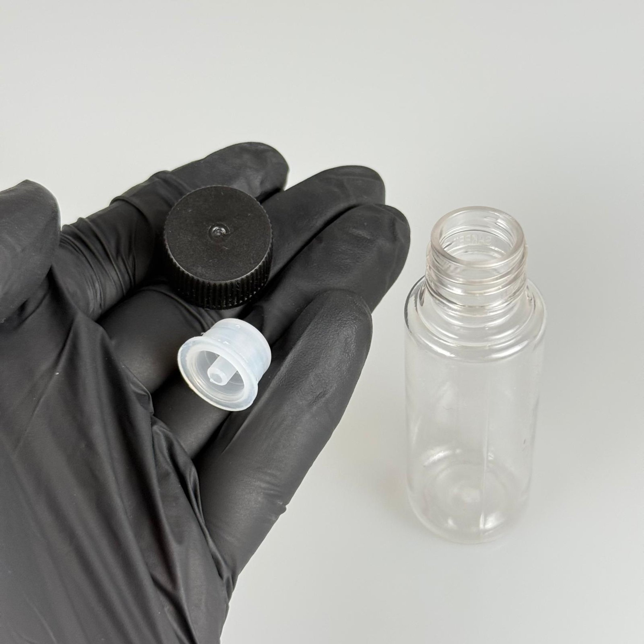 30 CC İÇTEN DAMLALIKLI PLASTİK ŞİŞE -  30 ML ŞEFFAF PET ŞİŞE + CONTALI SİYAH KAPAK + KOLONYA TIPALI (DELEREK KULLANILIR) TAKIM