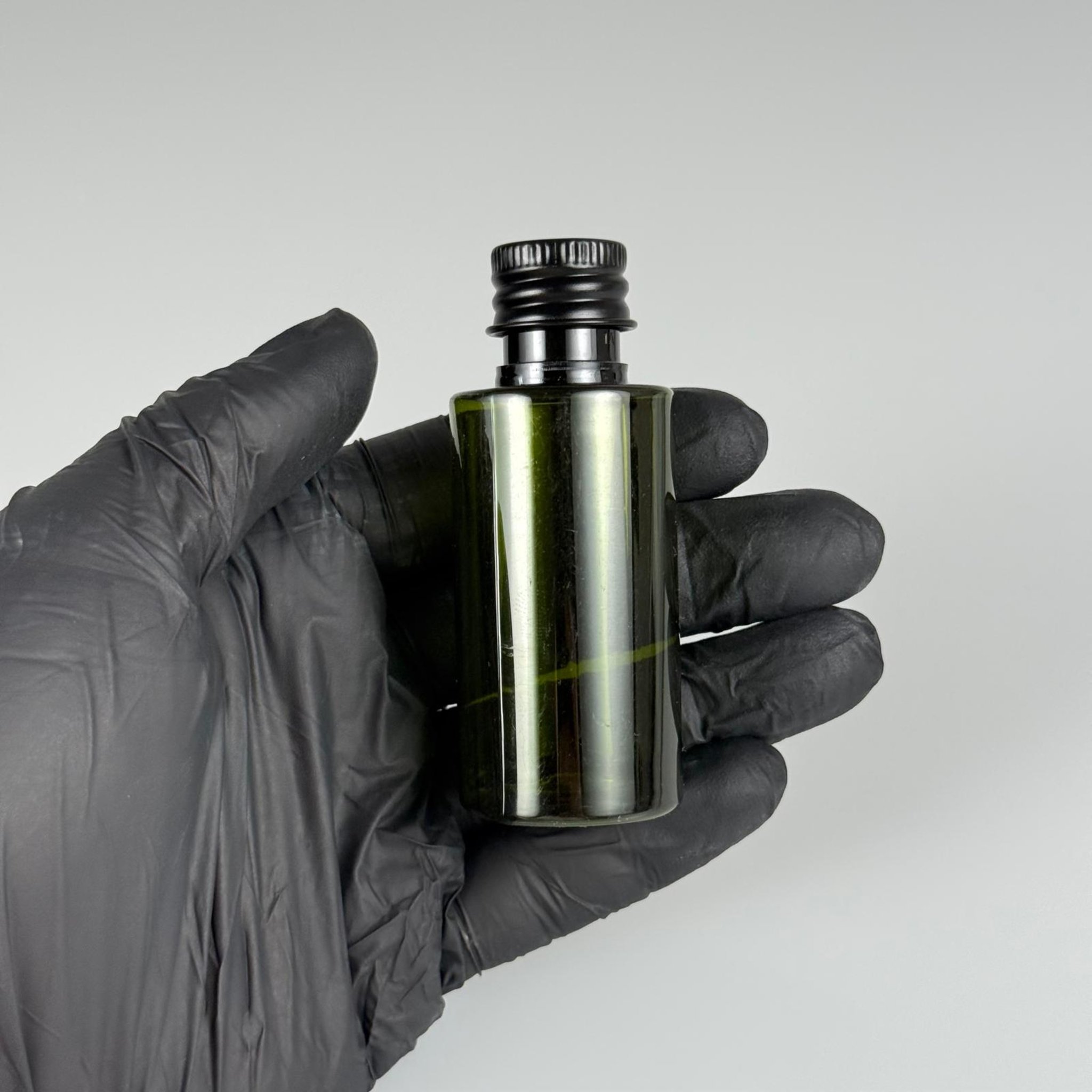35 CC MİNİ PLASTİK YEŞİL DORİKA ŞİŞE + KÖPÜK CONTALI SİYAH ALÜMİNYUM METAL KAPAKLI TAKIM - 35 ML PET ZEYTİNYAĞI NUMUNE ŞİŞESİ