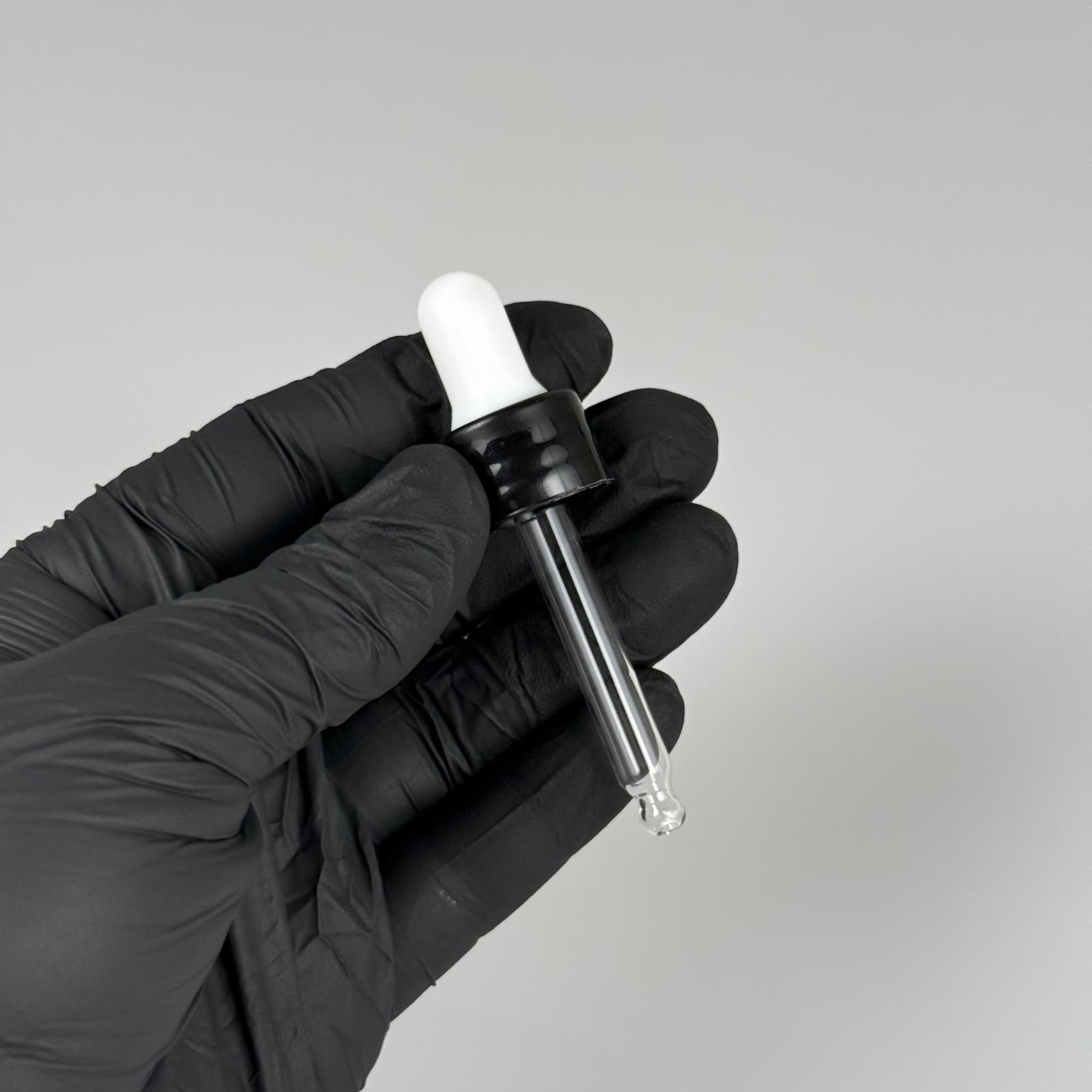 18 MM CAM DAMLALIKLI TAKIM - BEYAZ EMZİK + DELİKLİ PLASTİK DÜZ SİYAH KAPAK + 59 MM CAM PİPET