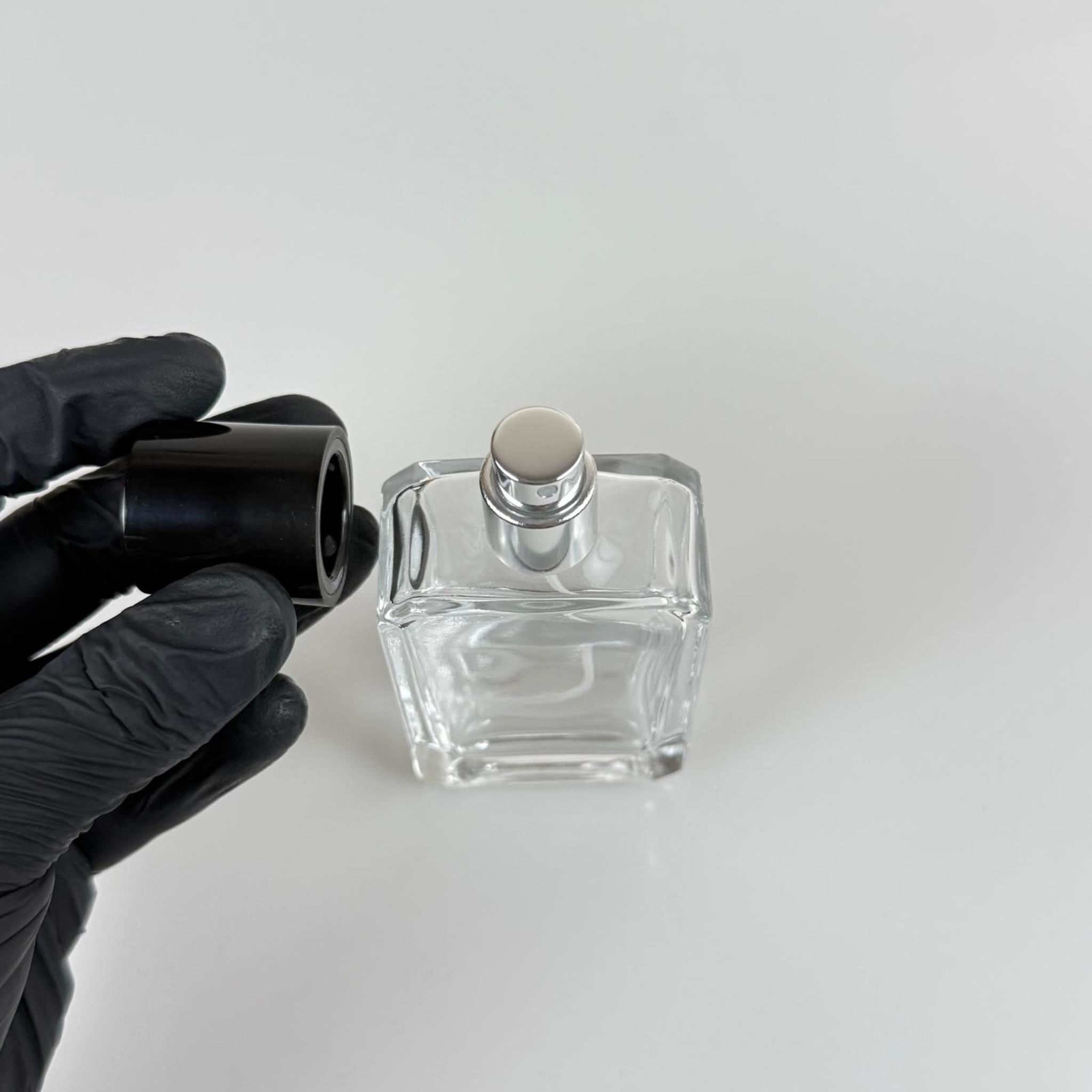 50 ML KÖŞELİ MODEL ANGEL PARFÜM ŞİŞESİ - GÜMÜŞ METAL SPREYLİ + SİYAH KAPAKLI (AĞIZ 15 MM GEÇME KOLAY KAPAMA)