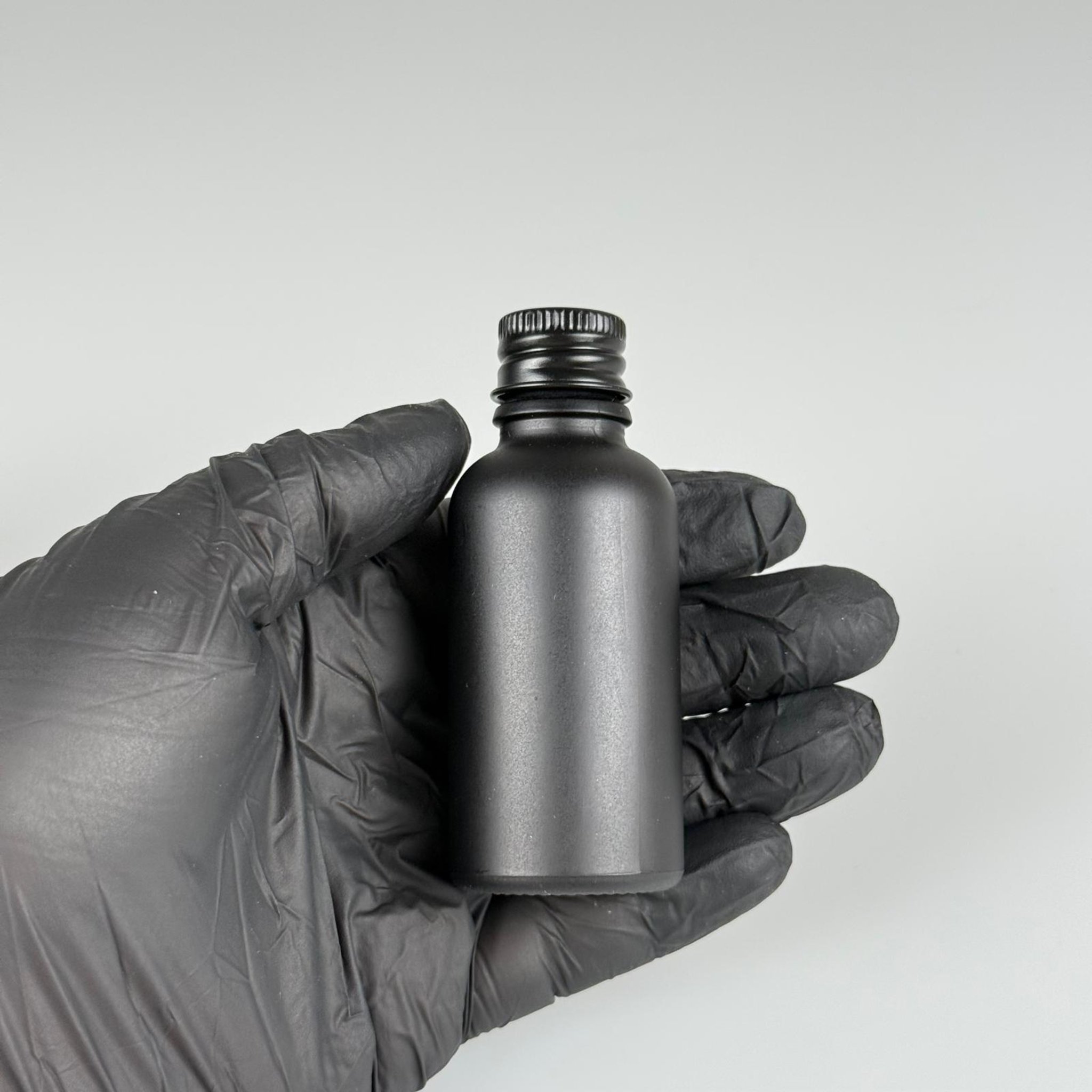 30 CC MAT SİYAH CAM ŞİŞE + KÖPÜK CONTALI SİYAH ALÜMİNYUM METAL KAPAKLI + DAMLALIKLI KOLONYA TIPALI TAKIM - 50 ML MAT SİYAH CAM ŞİŞE