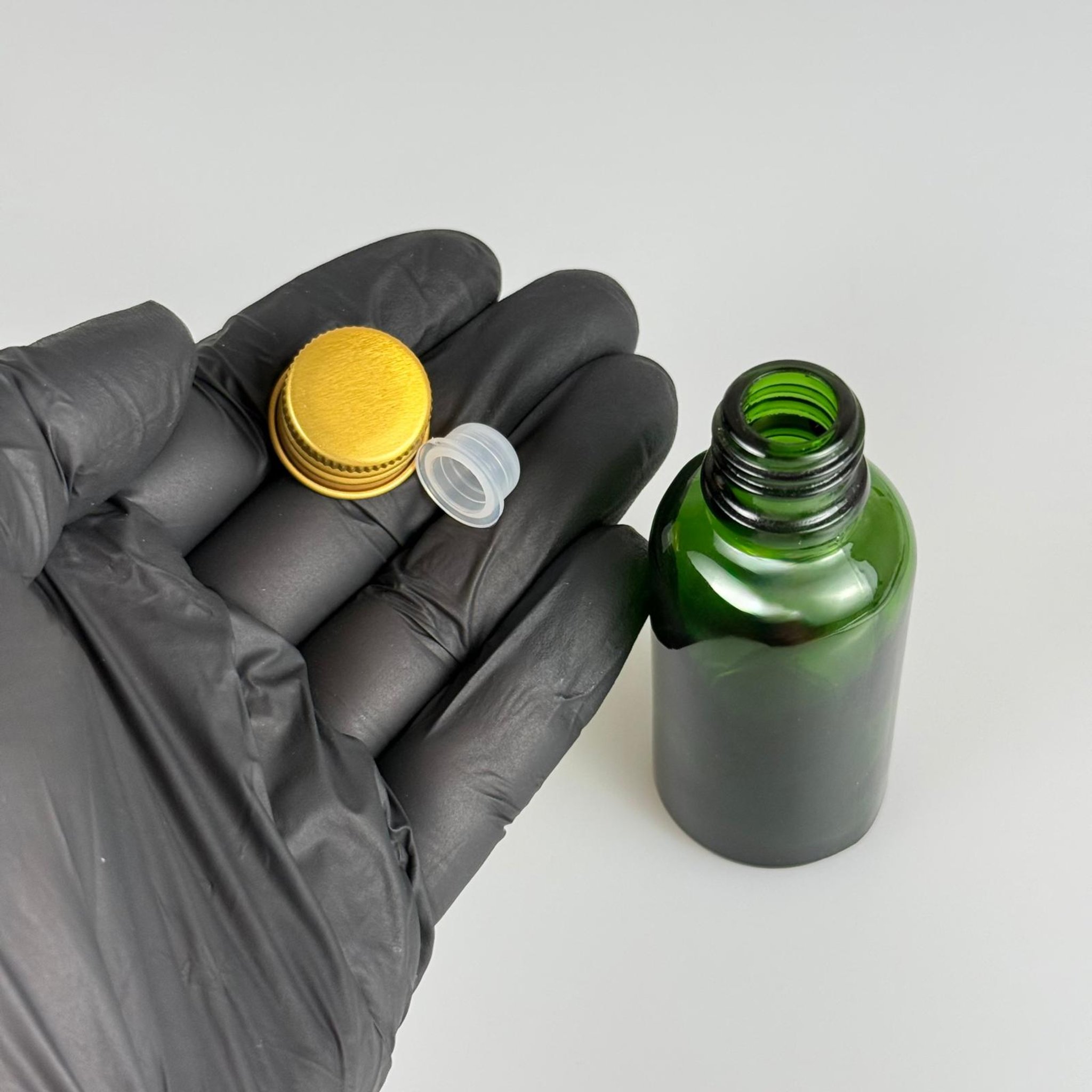 30 CC YEŞİL CAM ŞİŞE + KÖPÜK CONTALI GOLD ALÜMİNYUM METAL KAPAKLI + KÖR TIPALI TAKIM - 30 ML YEŞİL CAM ŞİŞE
