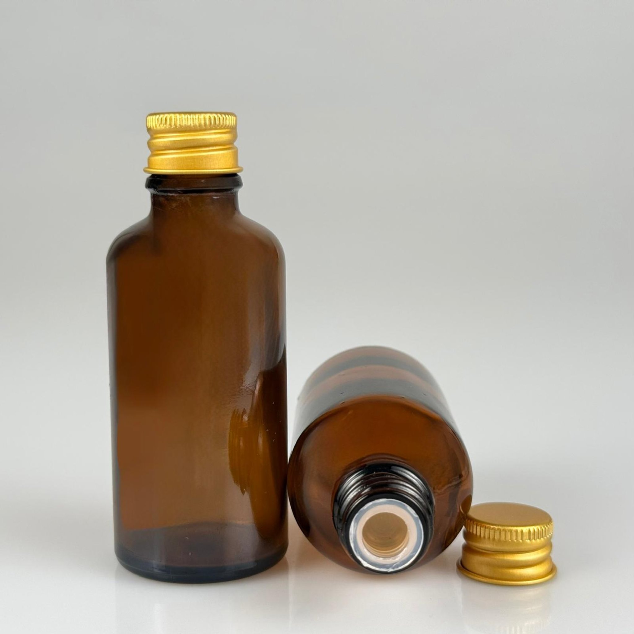 50 CC AMBER CAM ŞİŞE + KÖPÜK CONTALI GOLD ALÜMİNYUM METAL KAPAKLI + KÖR TIPALI TAKIM - 50 ML KAHVERENGİ CAM ŞİŞE