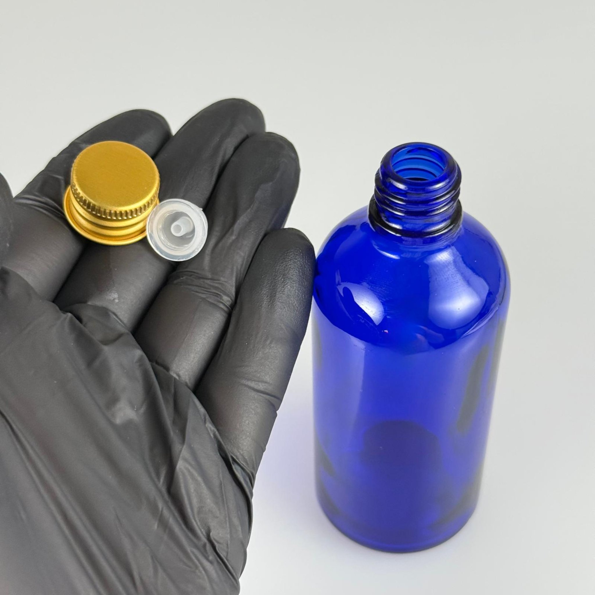 100 CC MAVİ CAM ŞİŞE + KÖPÜK CONTALI GOLD ALÜMİNYUM METAL + KOLONYA TIPALI KAPAKLI TAKIM - 100 ML MAVİ CAM ŞİŞE